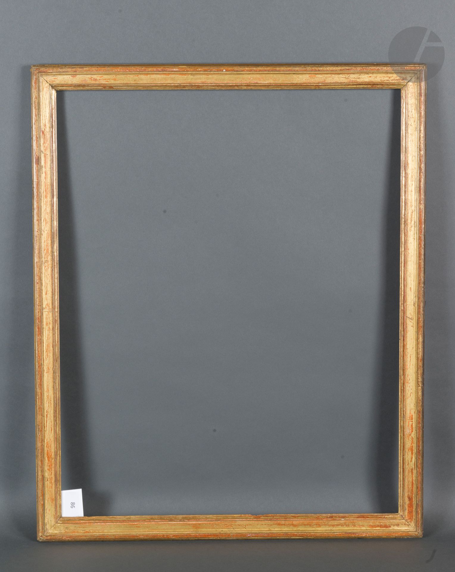 Null PEPIN型号的模制和镀金橡木杆。
路易十六时期
53,7 x 67,2 cm - 外形：4,1 cm
见前页的复制品