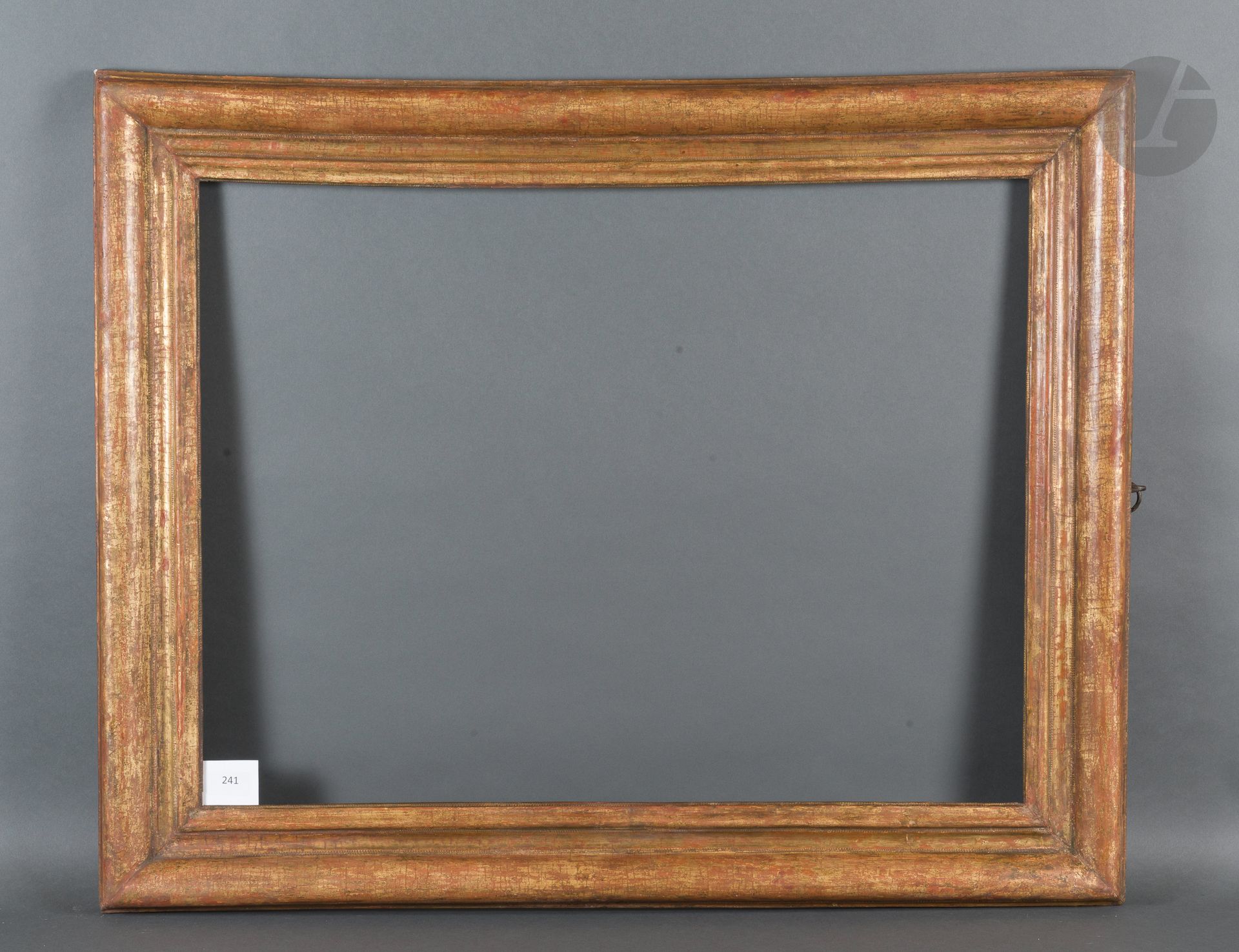 Null Molded and gilded wood frame.
Provence, XVIIth century (wear and light veil&hellip;