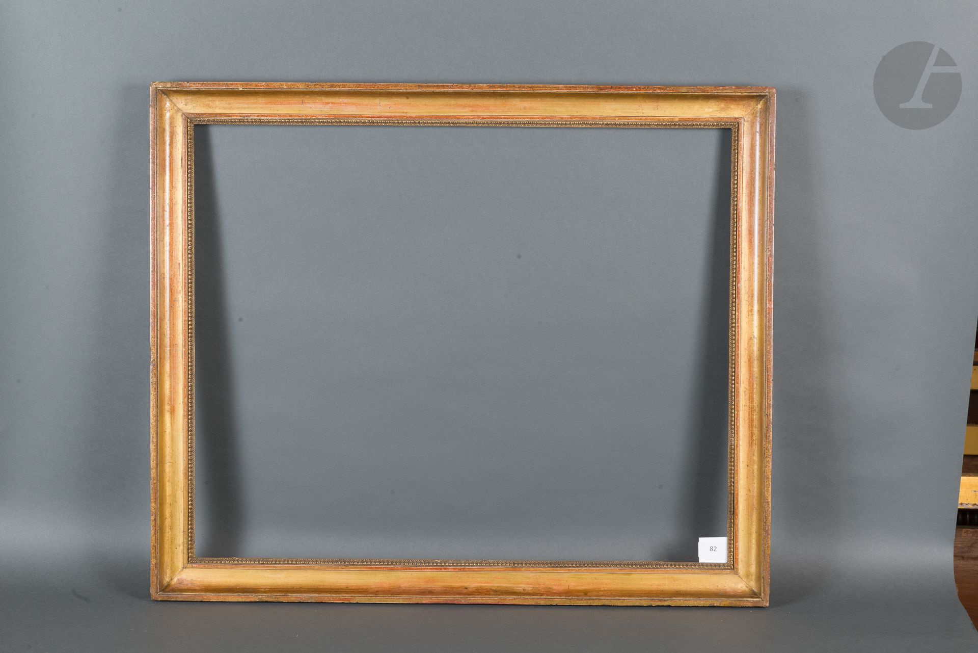 Null 铸模和镀金的木喉，灰泥的椽子上的视图。19世纪初（磨损）。
58,5 x 72,3 cm - 外形 : 5,5 cm (20F)