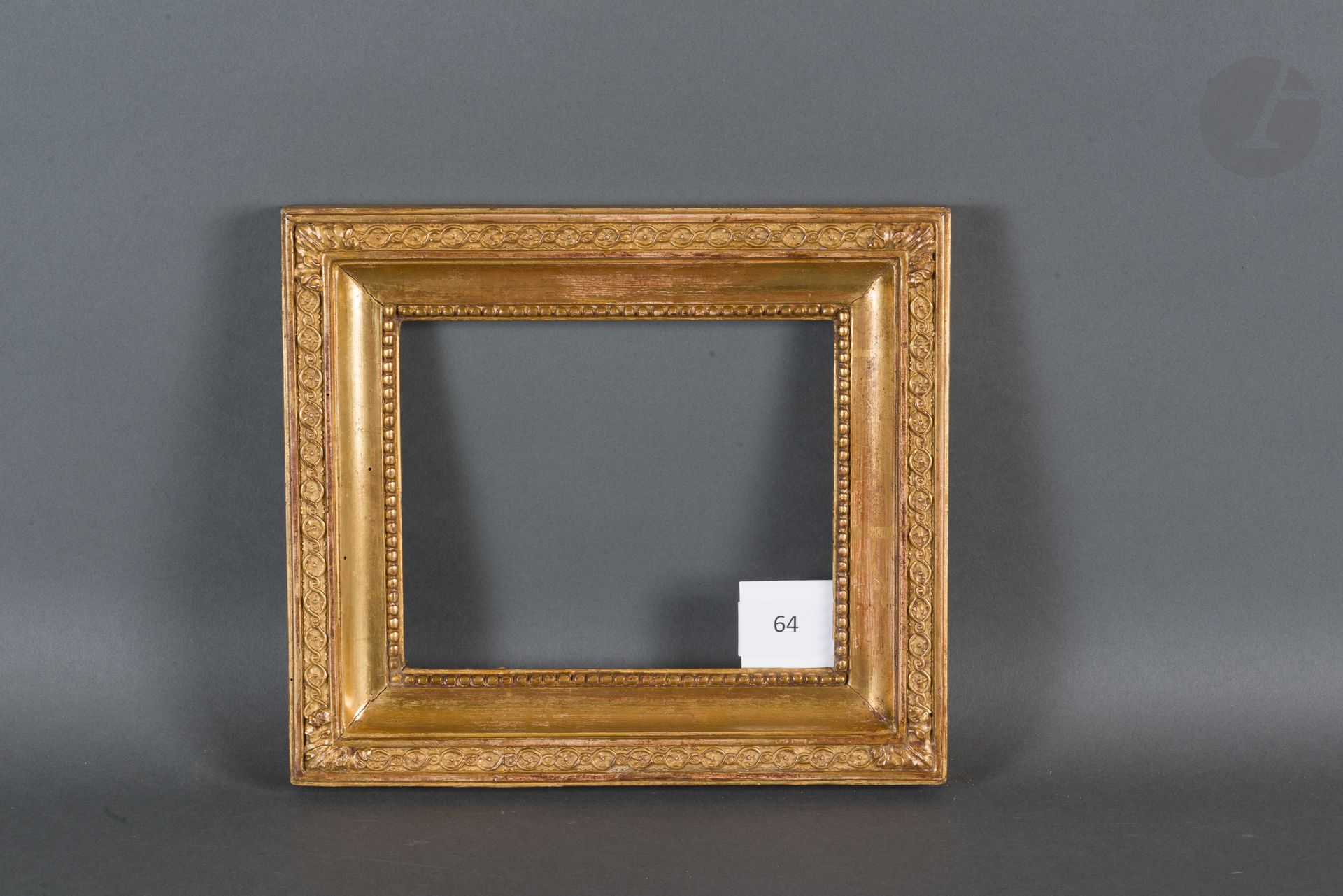 Null Wood and gilded stucco frame decorated with interlacing and acanthus leaves&hellip;