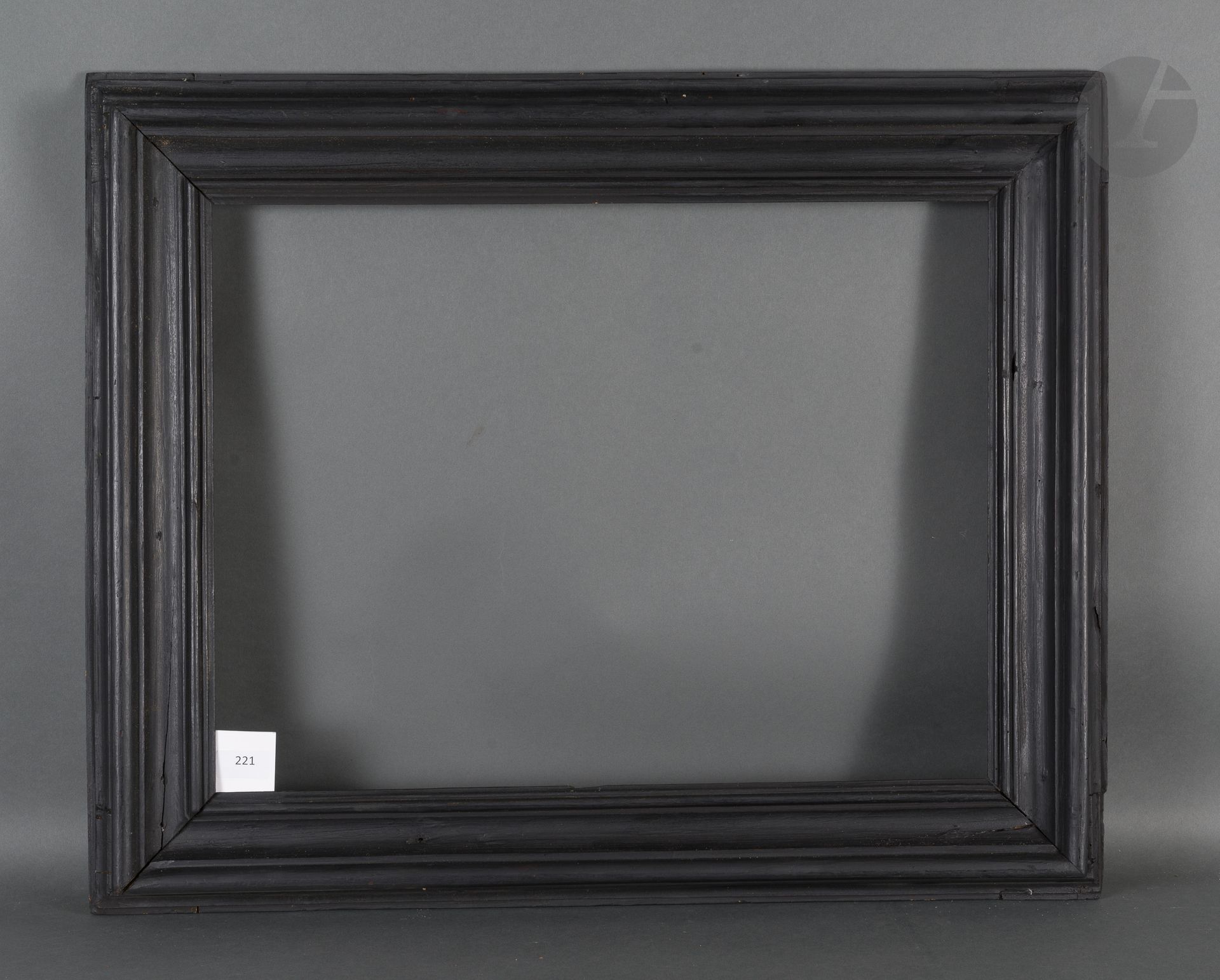 Null 救世主罗莎框架，采用模制和发黑的木材。意大利，17世纪（在尺寸上有所修改）。
43.4 x 57.9 cm - 外形：9.5 cm
见复制第29页