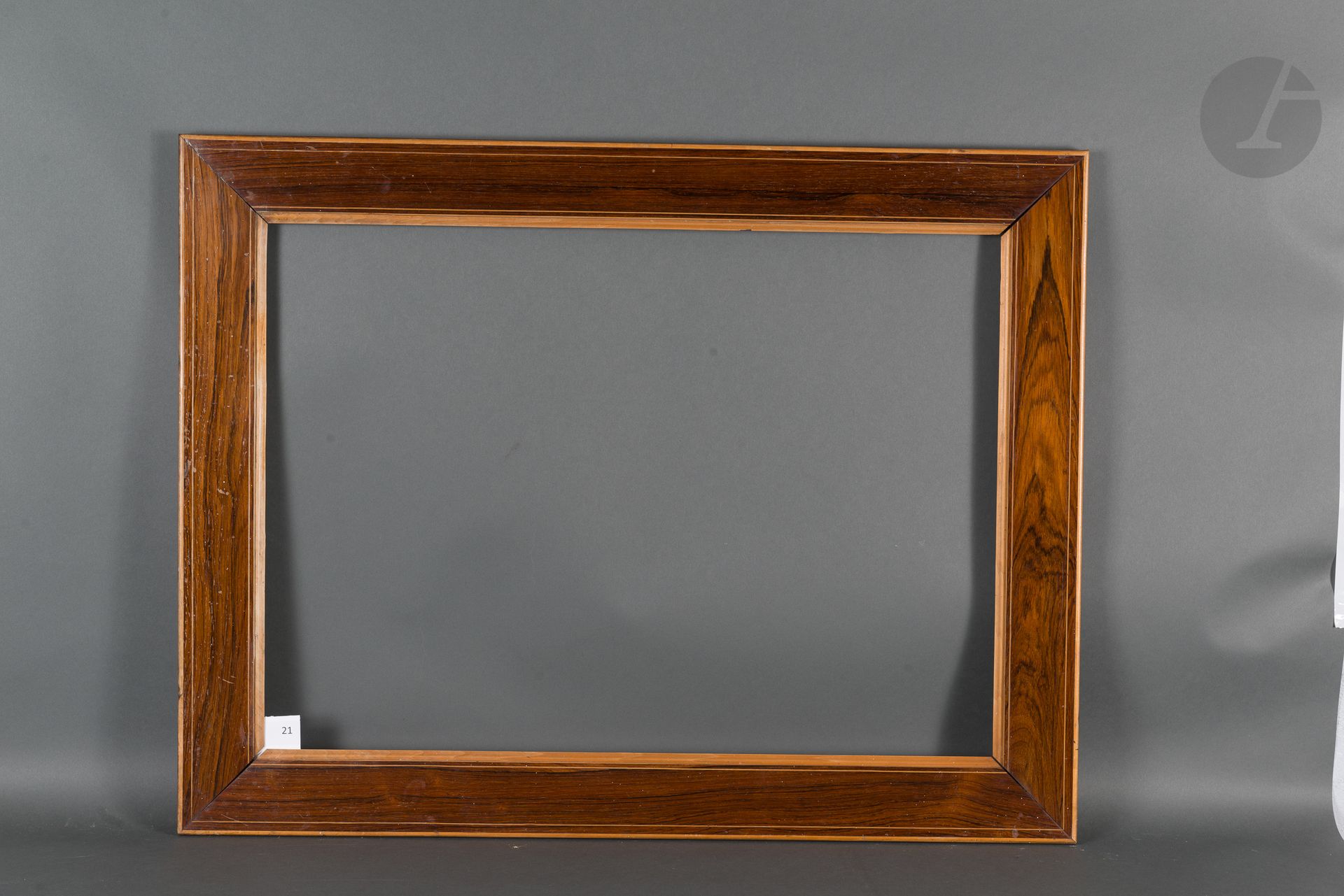 Null Wooden frame veneered with rosewood and fruitwood fillets. Charles X period&hellip;