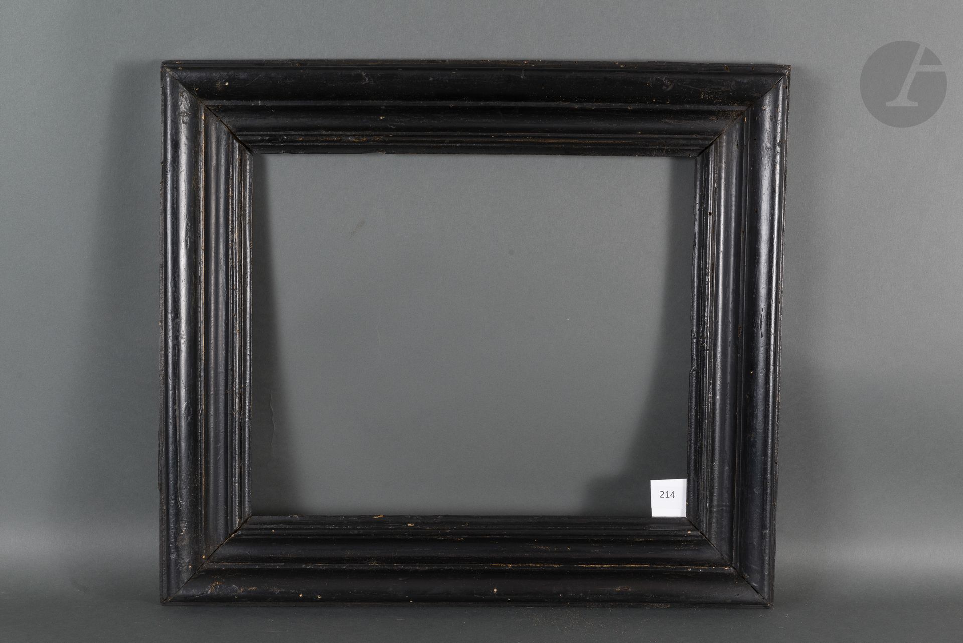 Null Salvator Rosa frame in molded and blackened wood. Italy, 18th century.
33.5&hellip;