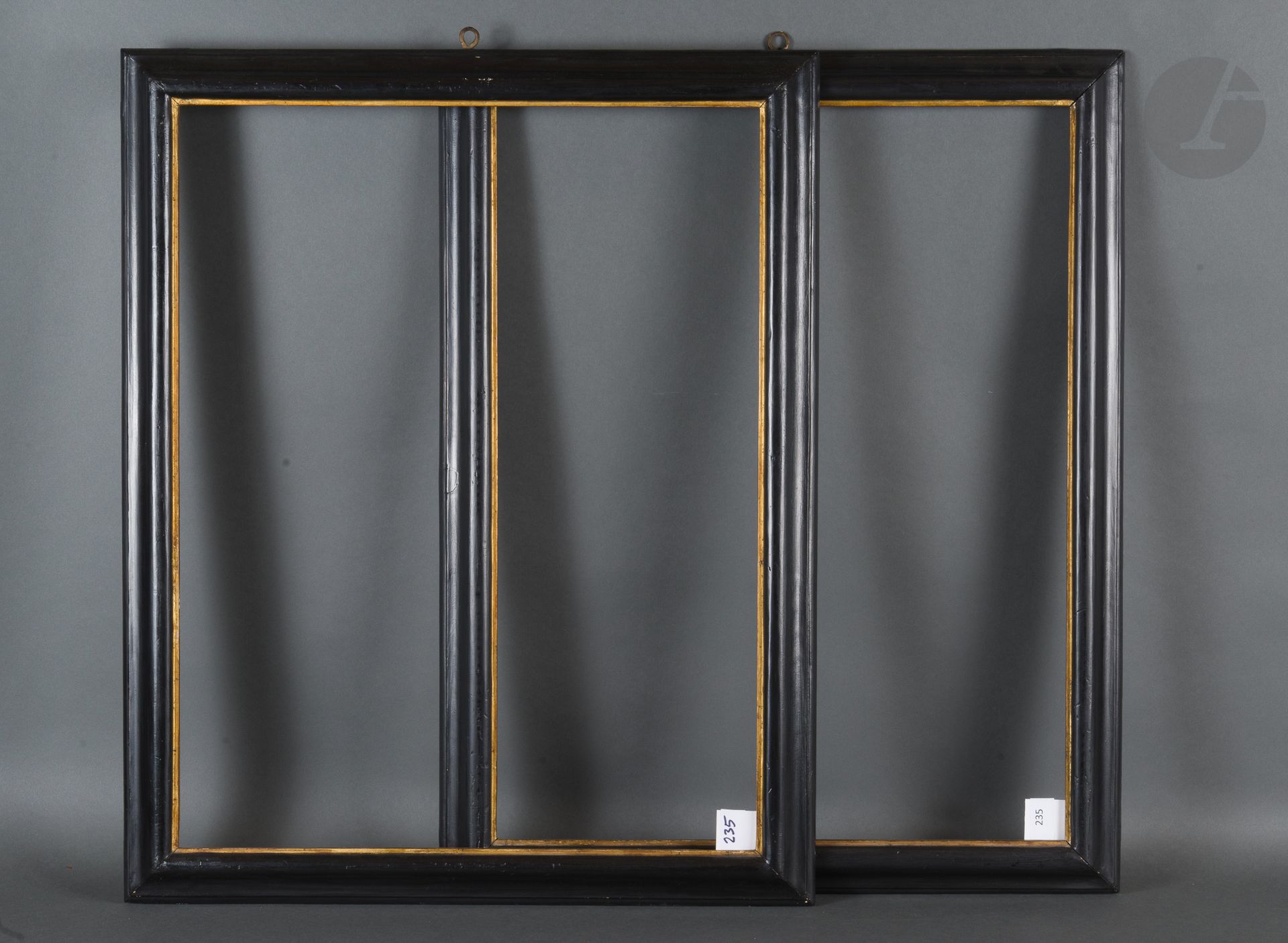 Null 一对模压发黑的木质框架，见人就镀金。意大利，18世纪。
50 x 64.4厘米和50 x 64.3厘米-轮廓：5厘米(15P)
见复制第30页