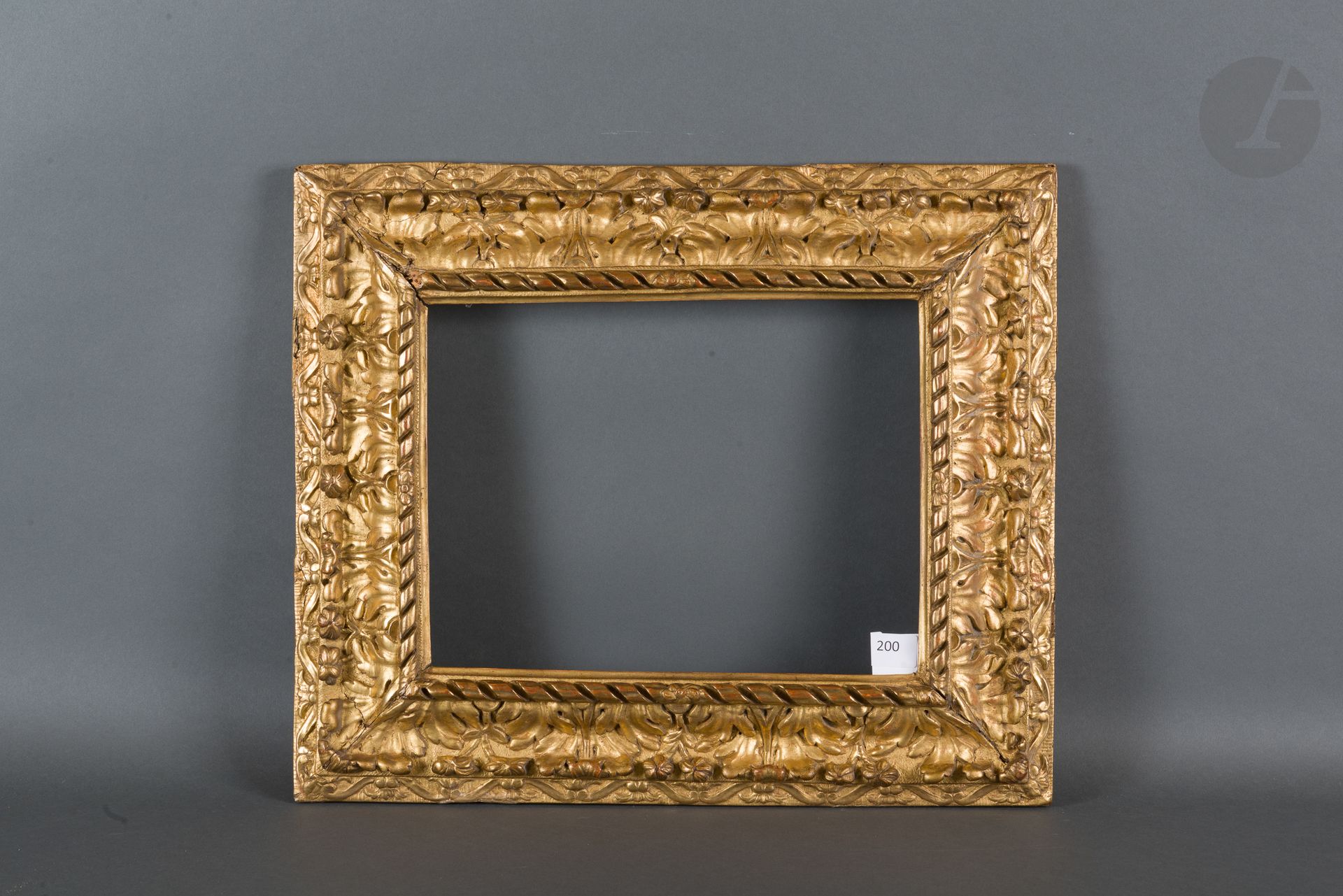 Null Frame with reversed profile in carved and gilded wood decorated with scroll&hellip;