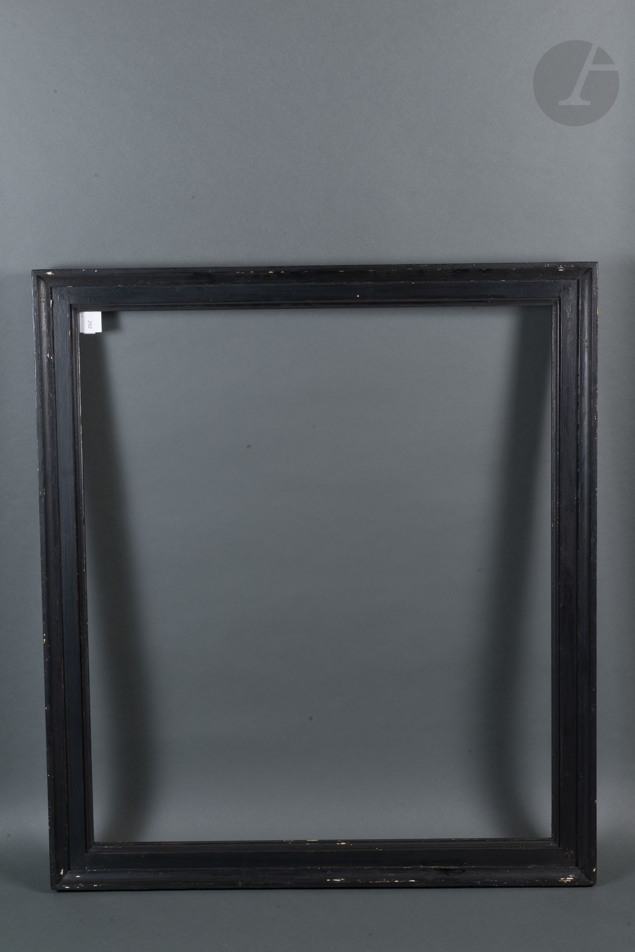 Null Cadre en bois mouluré et noirci.
XVIIIe siècle (accidents).
83,5 x 97,5 cm &hellip;