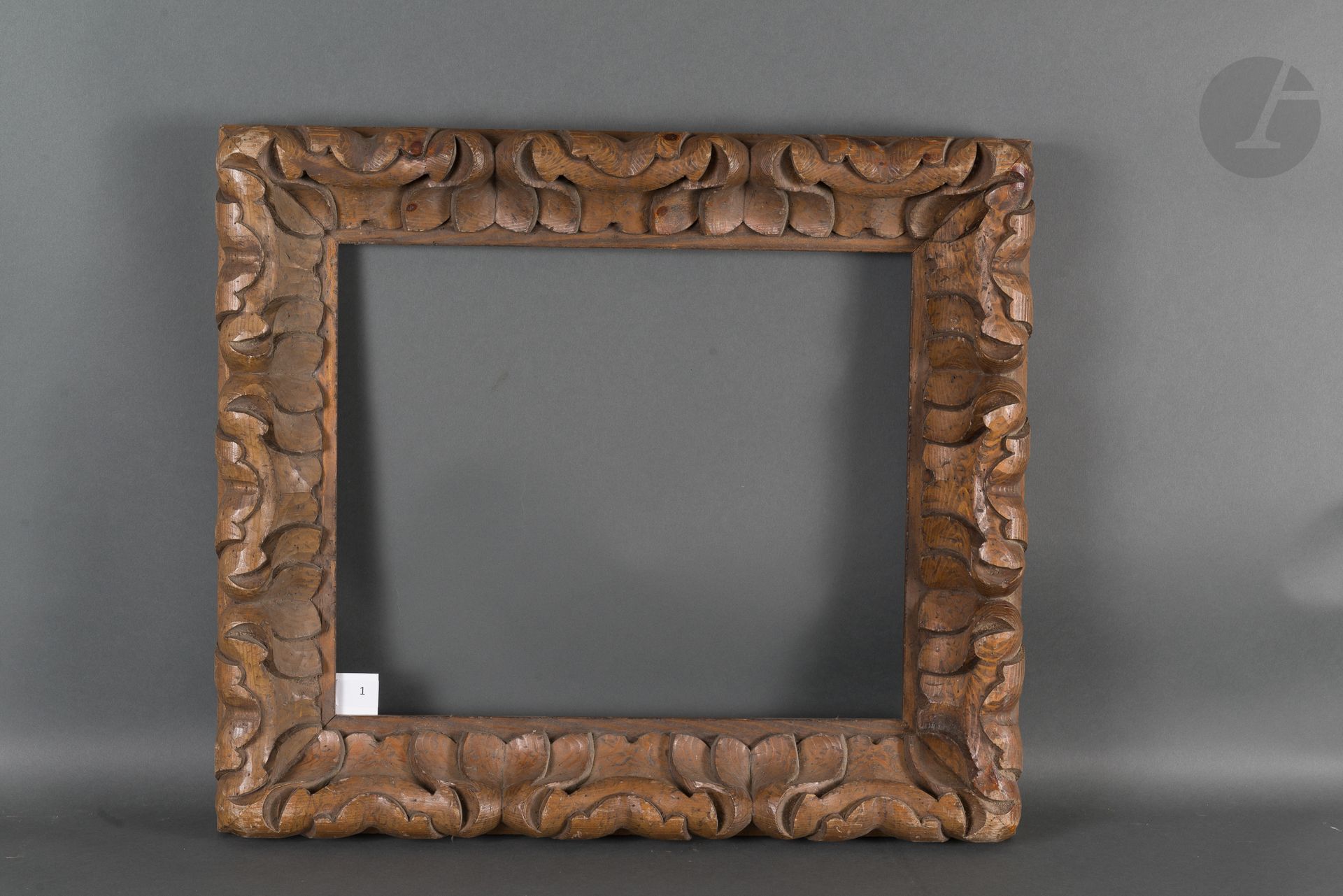 Null 17世纪风格的雕花木框，西班牙。19世纪。
37,2 x 45 cm - 外形：9 cm (8F
)