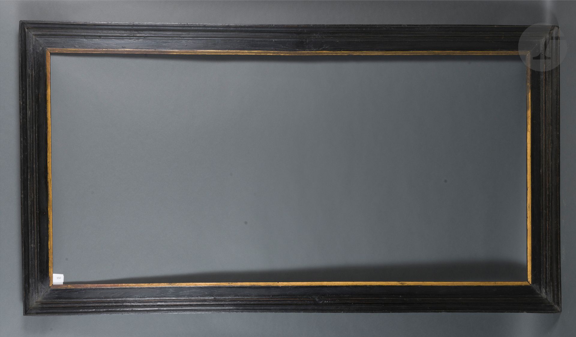Null 模制和发黑的橡木卡塞塔框架，当场镀金。
荷兰，16世纪末（修复）。
75,7 x 160,5 cm - 外形 : 9,5 cm