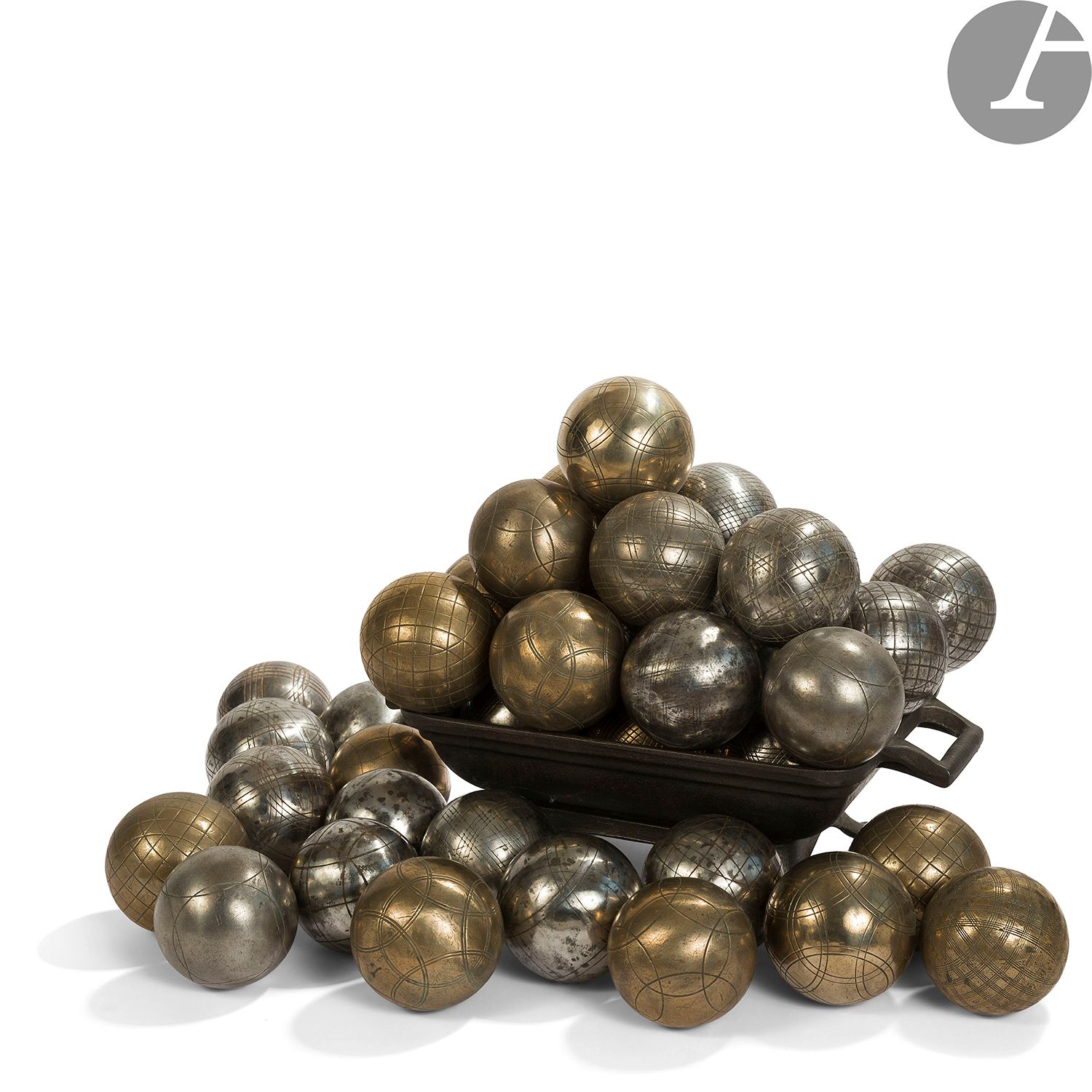 Null GEORGES TERZIAN COLLECTIONLot of
40 steel pétanque balls. 
D. 8 cm approxim&hellip;