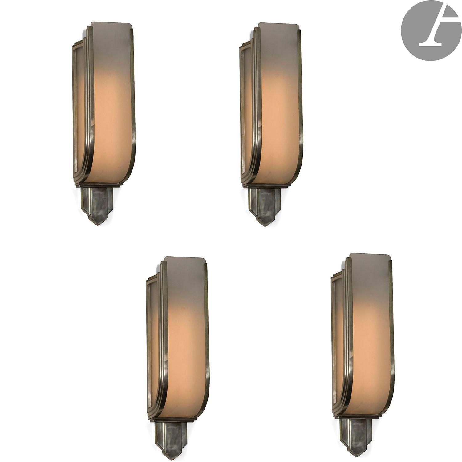 Null 艺术装饰风格 - 乔治-泰尔兹系列：
4个重要的现代主义灯具，镀镍金属和磨砂玻璃
。
 
高63厘米