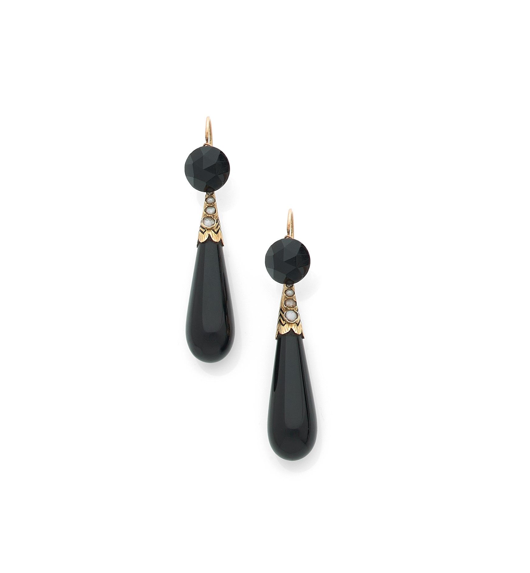 Null Pair of 18K (750) gold ear pendants, each formed of a faceted onyx lozenge,&hellip;