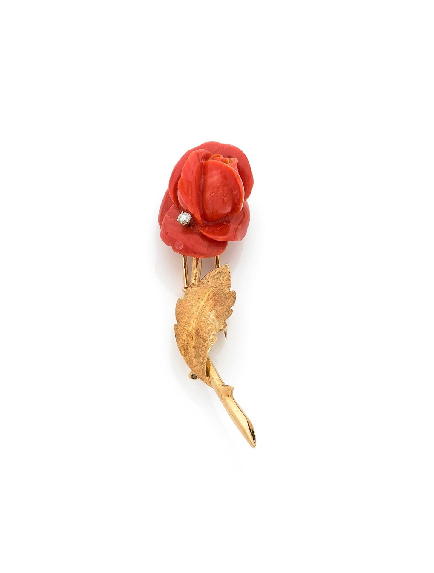 Null VAN CLEEF & ARPELS
18K (750)金
胸针-夹子
代表一朵玫瑰，雕刻的珊瑚花镶嵌着一颗圆形明亮式切割钻石。有图案和编号的。196&hellip;