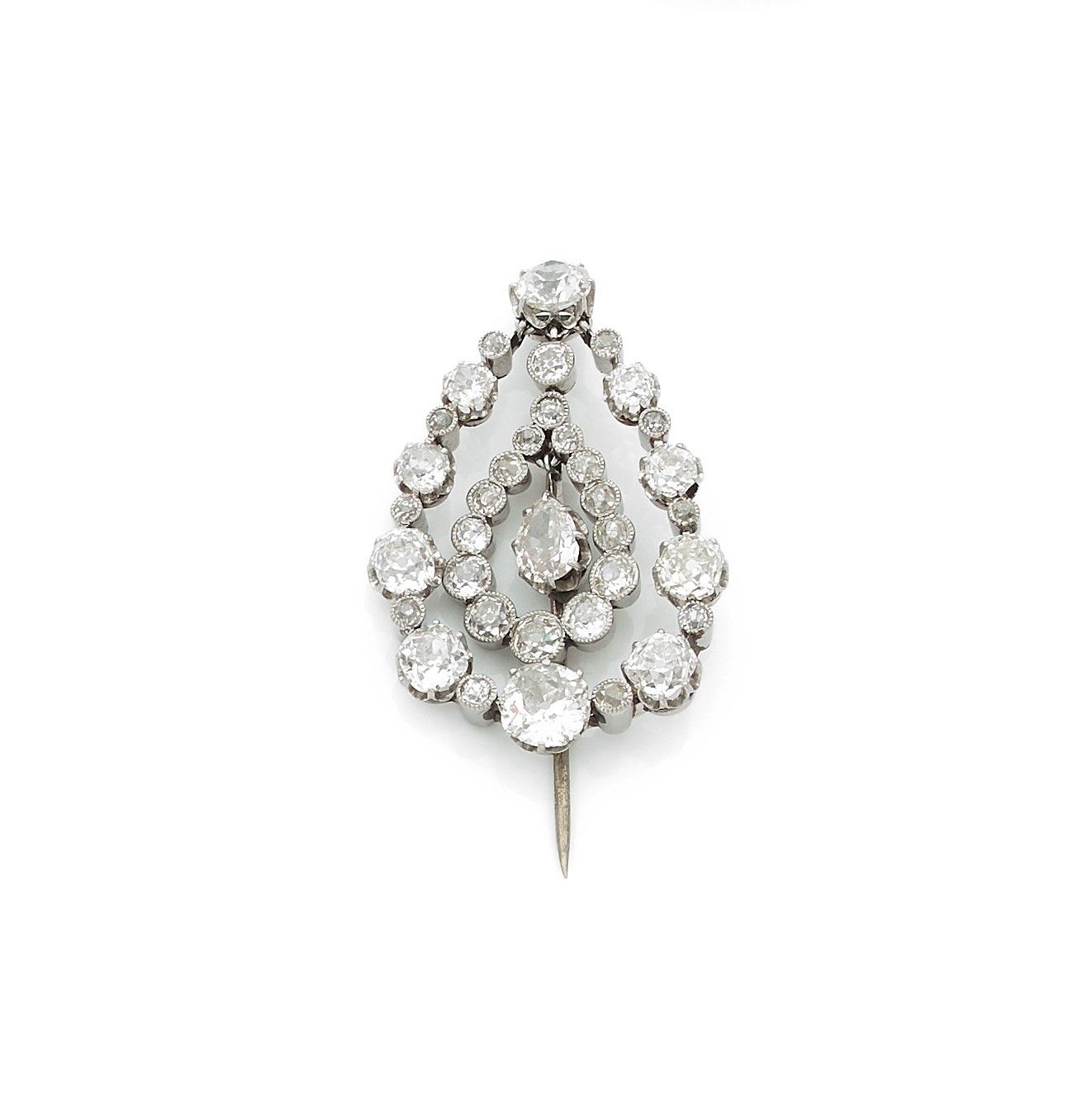 Null Broche de platino con gotas entrelazadas engastadas con diamantes redondos &hellip;