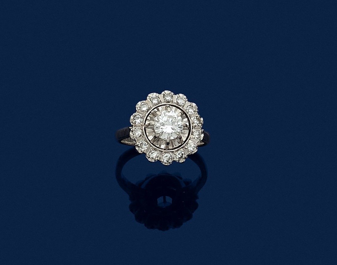 Null Bague en or gris 18K (750), ornée d’un diamant rond de taille brillant ento&hellip;