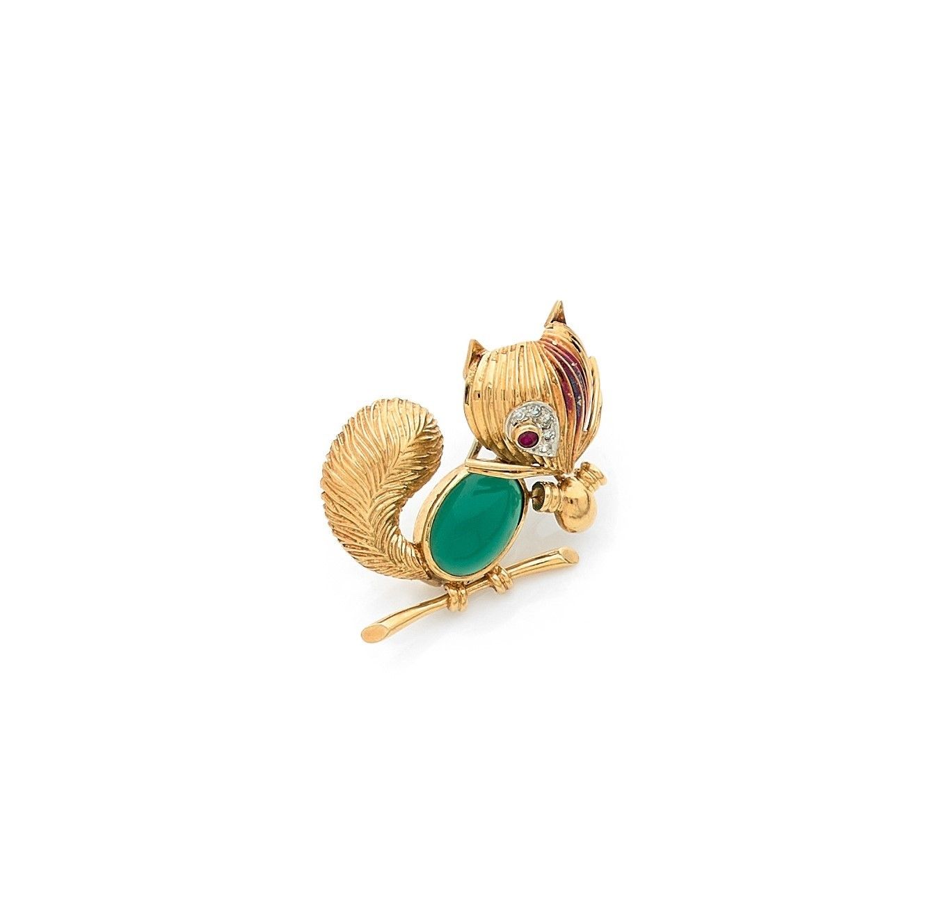Null VAN CLEEF &
ARPELS18K (750)金松鼠胸针，眼睛镶嵌着一颗红宝石，周围有8/8的圆钻，主体镶嵌着椭圆形的凸圆形绿宝石
。
有图案&hellip;