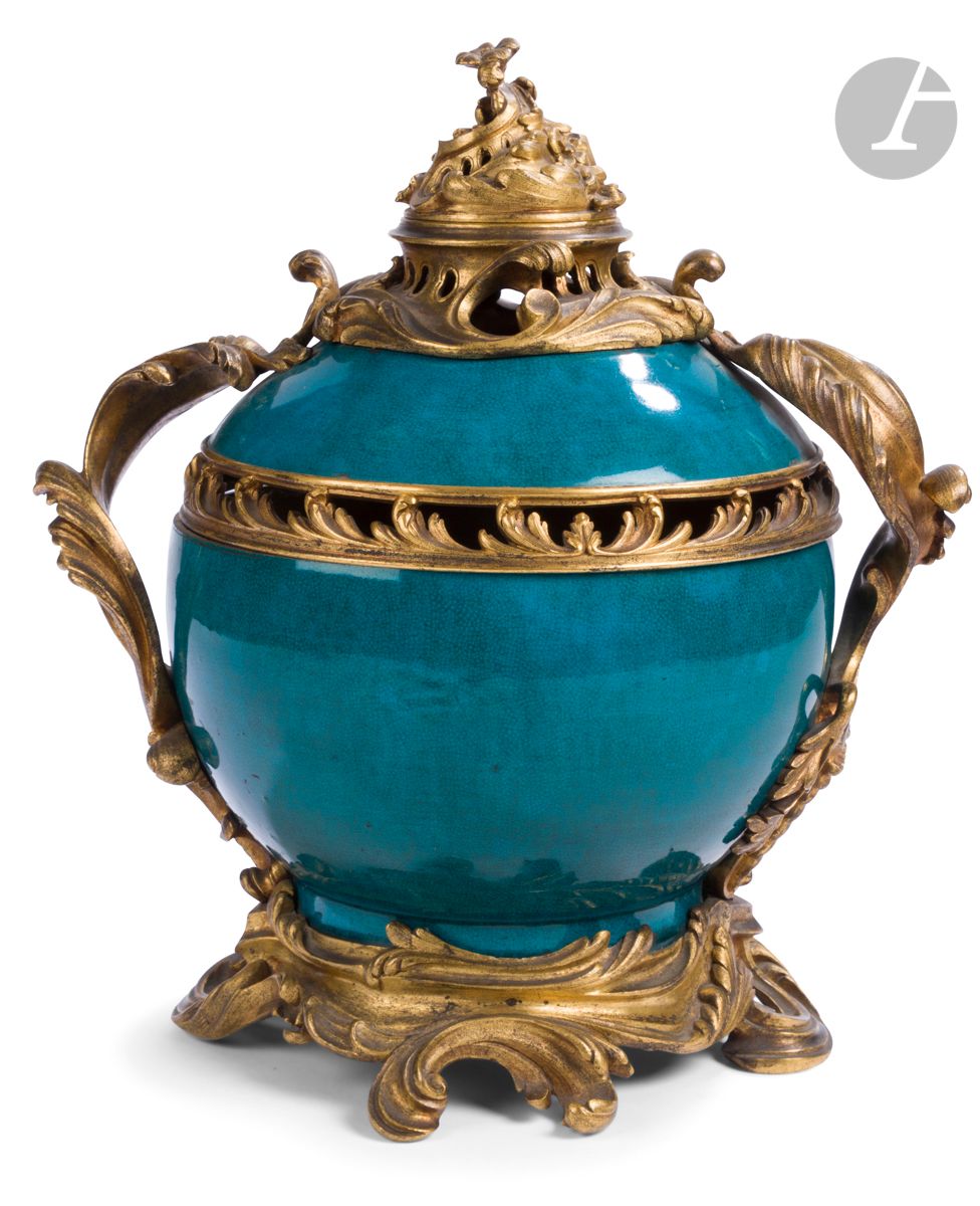 Null Vase pot-pourri en grès émaillé turquoise à monture de bronze doré ajourée &hellip;