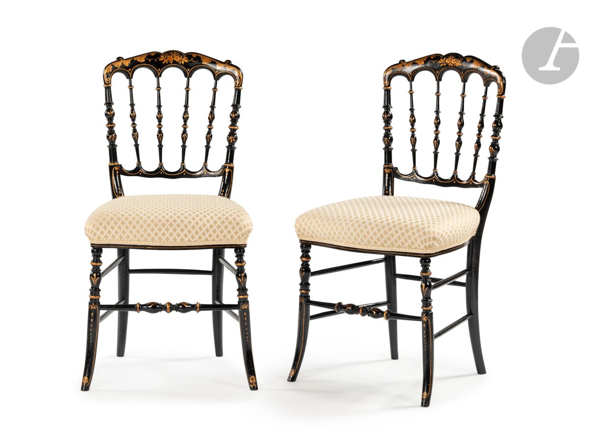 Null Pair of chairs in turned wood, painted and gilded, with openwork back.
Napo&hellip;