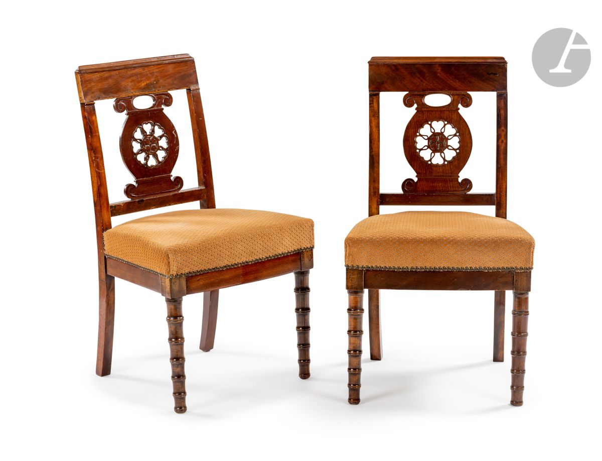 Null Pair of chairs in mahogany and stained wood, the back openwork with a rose,&hellip;