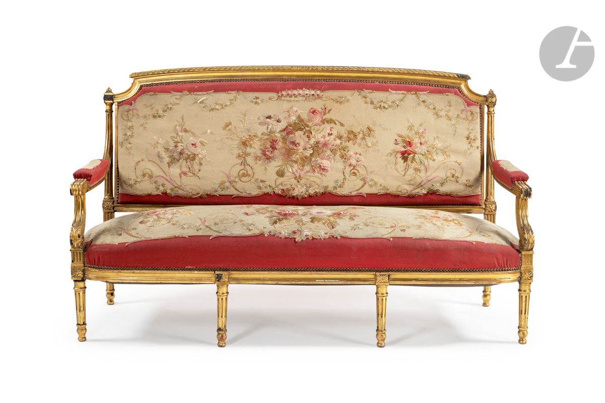 Null Conjunto de cuatro sillones, cuatro sillas y un sofá, en madera dorada, con&hellip;