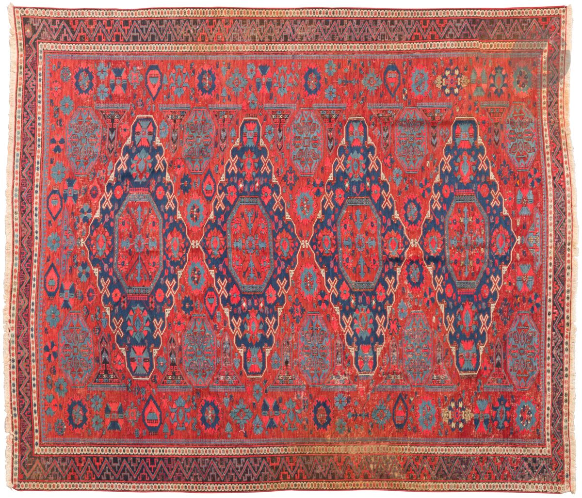 Null Shummak
Important carpet decorated with four blue medallions in rhombus on &hellip;