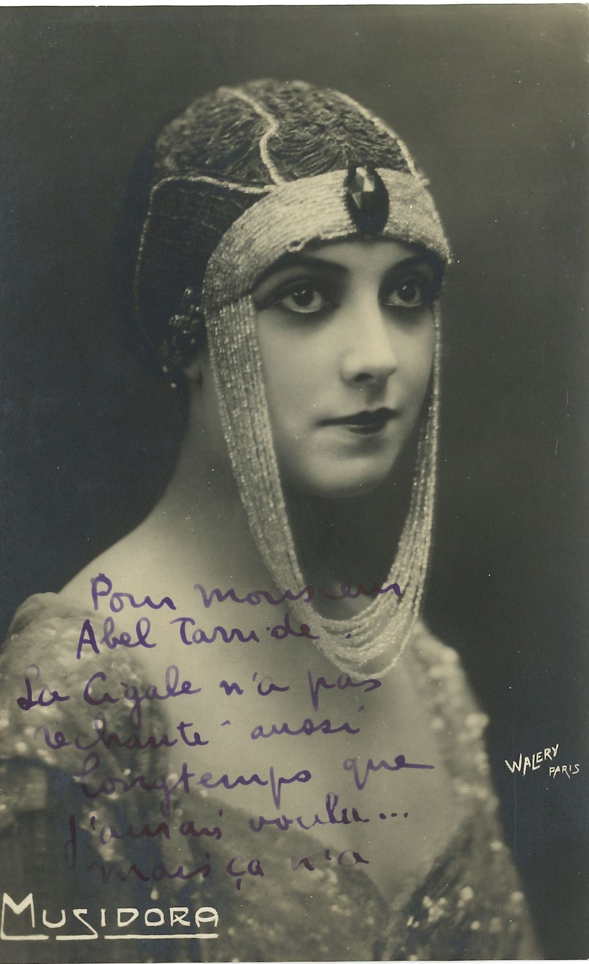 Null 让娜-罗克，被称为MUSIDORA（1889-1957），著名默片女演员。照片与亲笔题词，1919年5月；瓦勒里的摄影明信片，两面都有写。

 献给演&hellip;