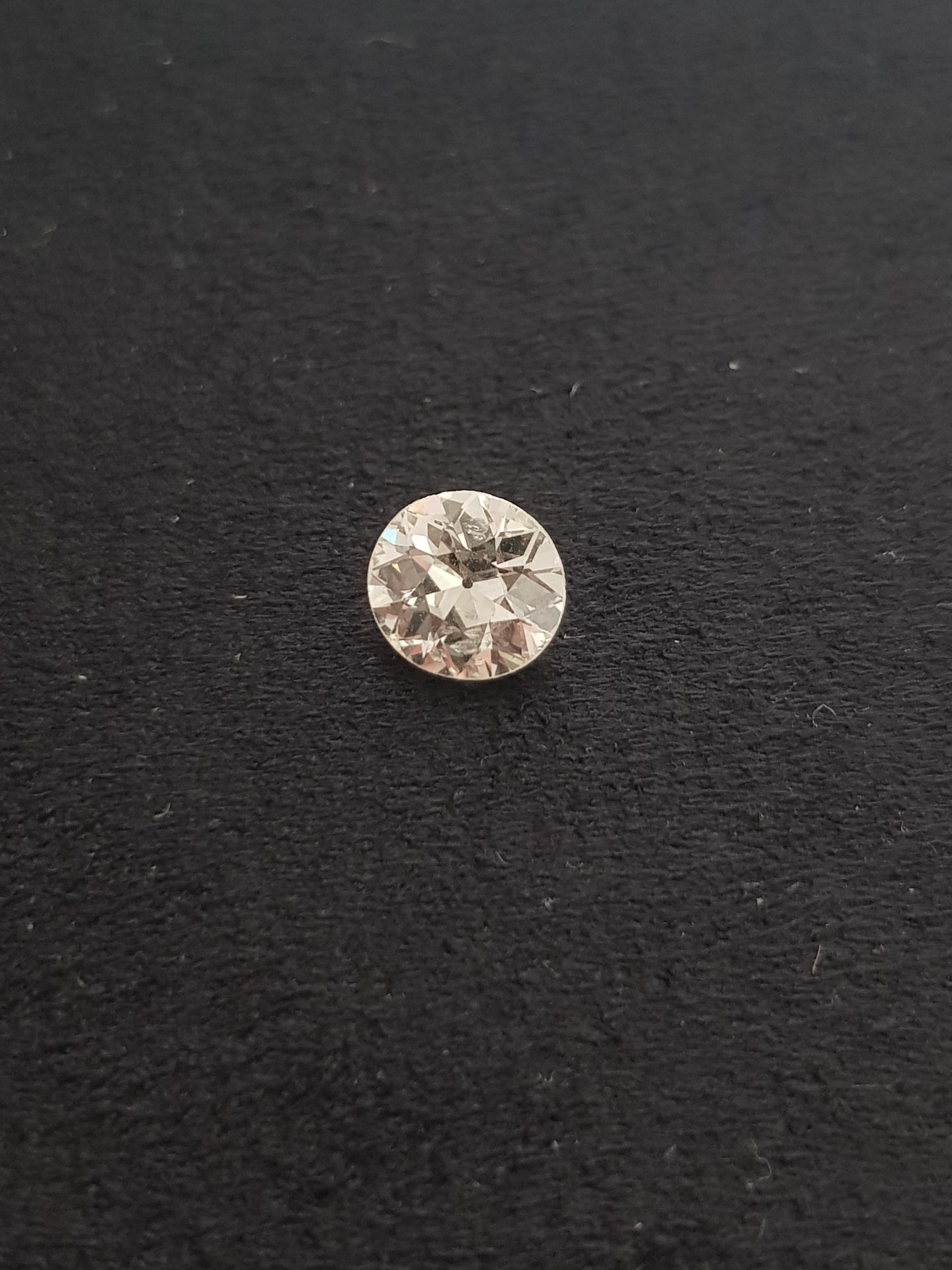 Null Diamant rond de taille ancienne pesant 1.81 ct sur papier.