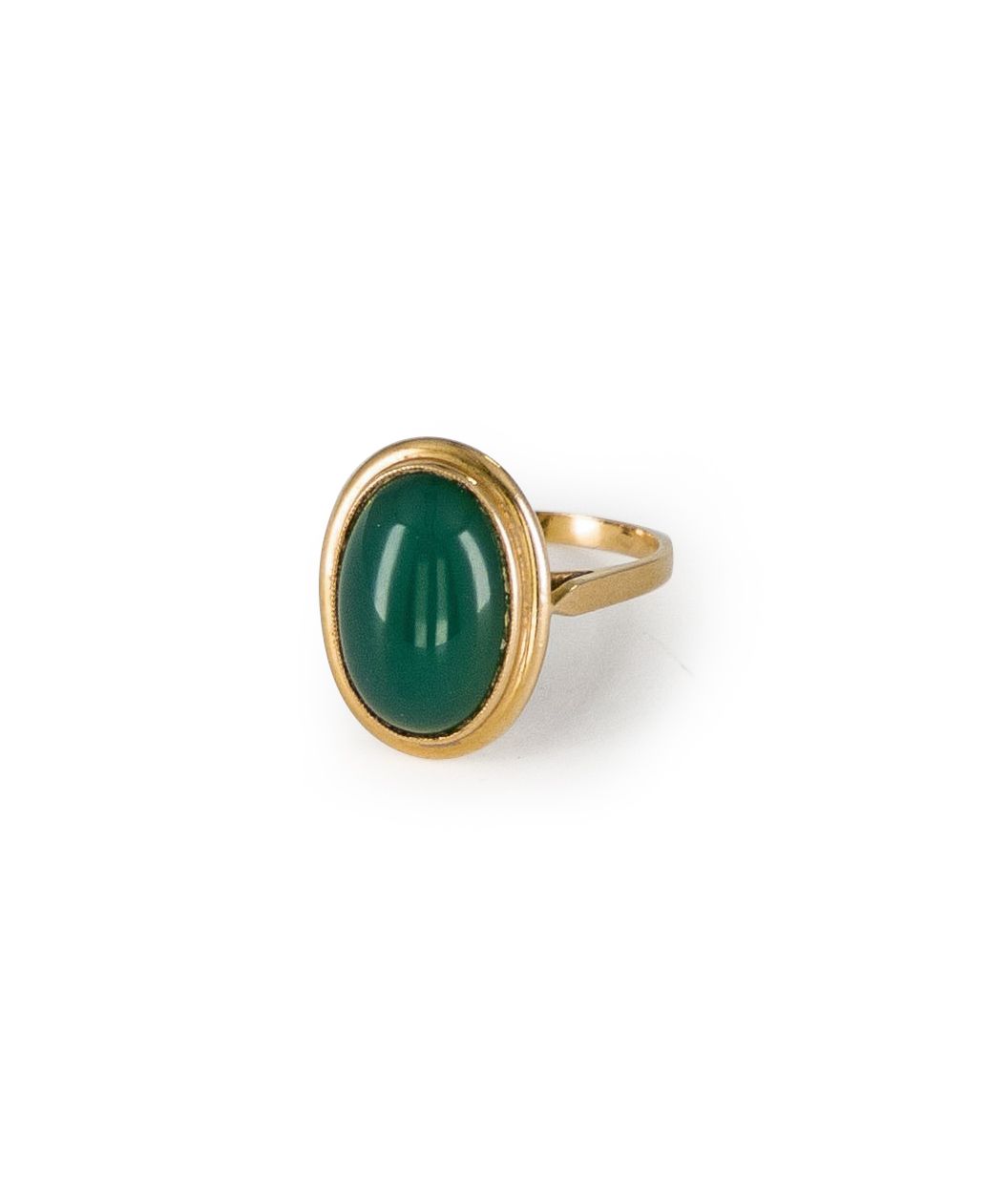 Null 18K（750）金戒指，镶嵌有椭圆形凸圆形绿玉髓。手指大小：55。 毛重：5.2克（芯片）