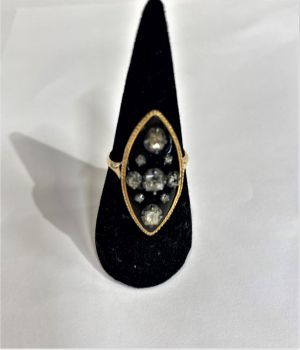 Null 
Marquise-Ring aus 18 Karat (750) Gold und Silber, emailliert, mit Silberch&hellip;