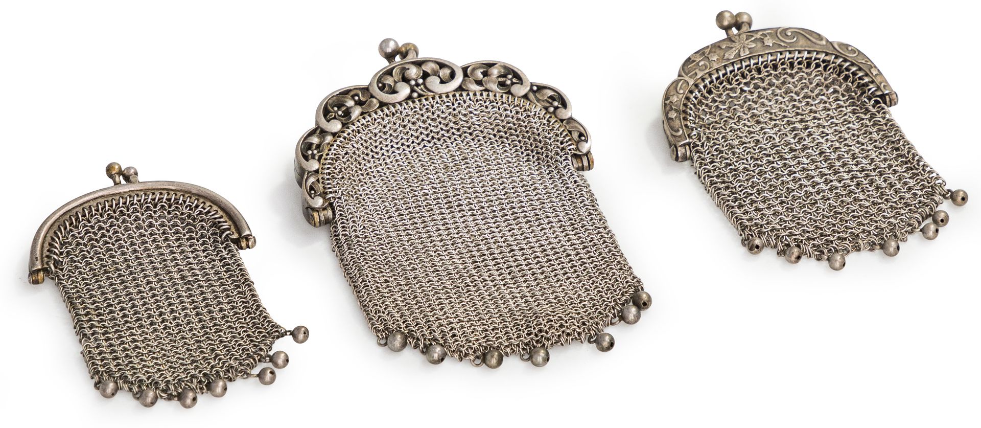 Null Lot of 3 silver mesh purses, one with double compartment. French work from &hellip;