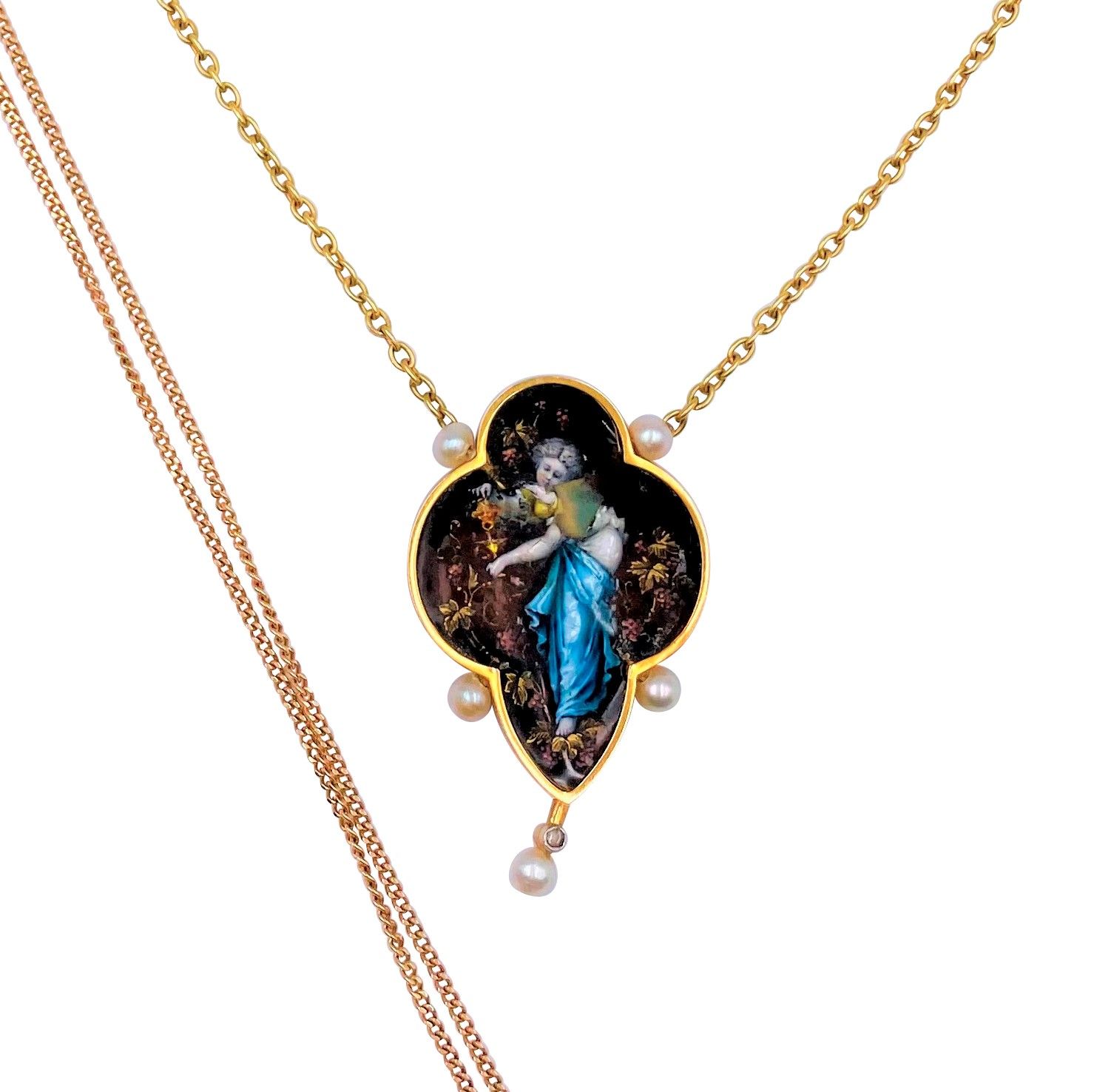 Null 一条18K(750)金项链，上面有一个多角形的图案，装饰着一个年轻女孩的多色珐琅小品，上面装饰着小珍珠，可能是精品。19世纪末的作品。毛重：12.5克&hellip;