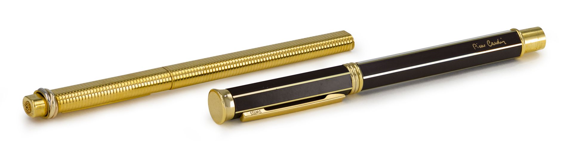 Null 一套2支笔，包括：一支CARTIER鎏金金属圆珠笔（签名和编号）和一支PIERRE CARDIN鎏金金属和棕色树脂钢笔（签名）。
