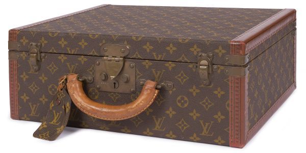 Null Louis VUITTON.超级总统旅行箱，Monogram帆布和天然皮革，内部有一条带子，有名字标签。尺寸：44 x 34 x 17厘米（钥匙丢失，&hellip;
