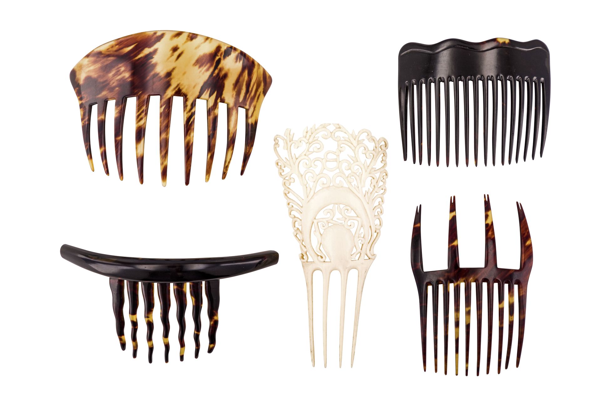 Null Suite of 5 combs, one in bone carved with arcatures the others in tortoise &hellip;