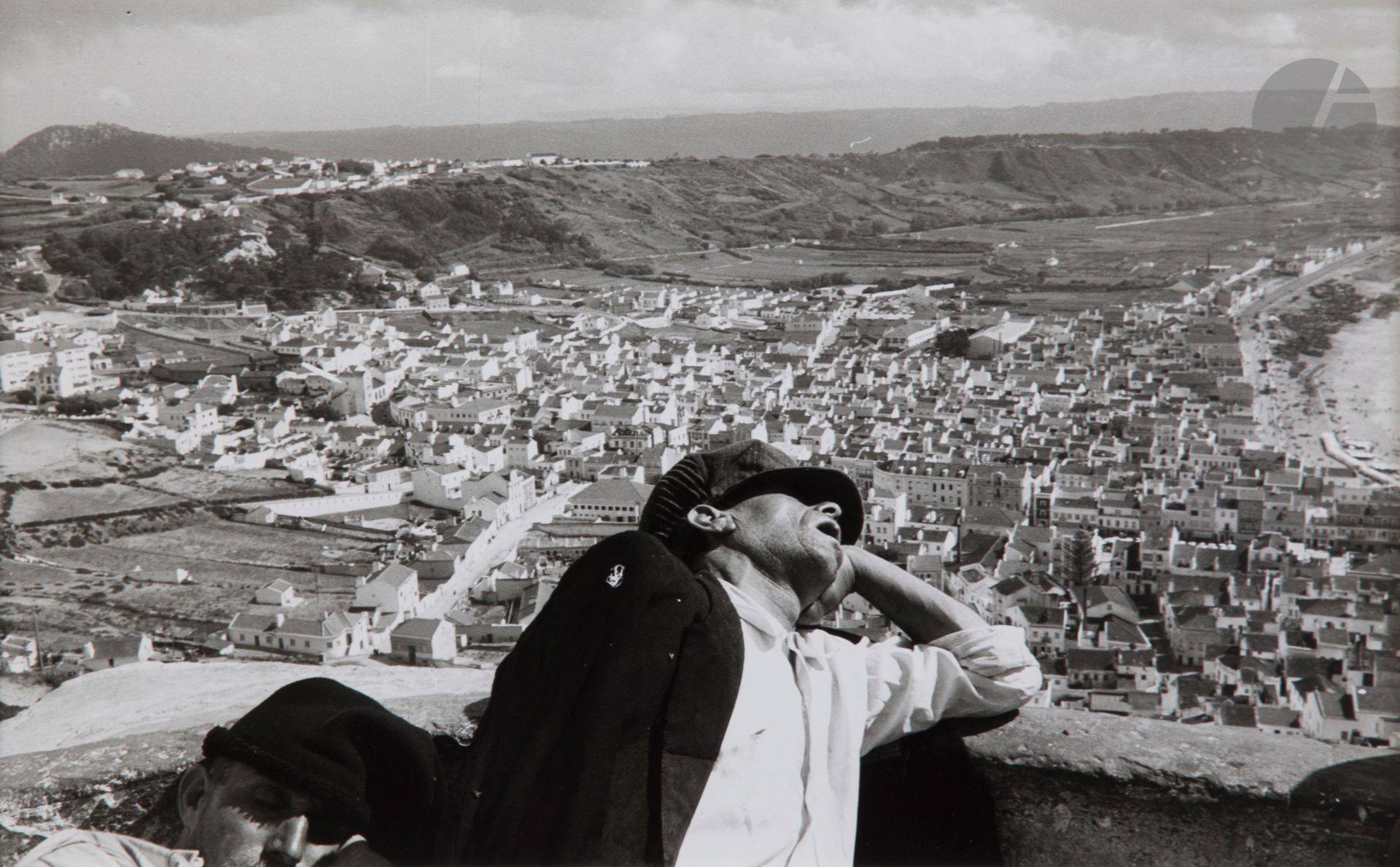 Null Édouard Boubat (1923-1999
)Nazaré [sleeping sinner]. Portugal, 1956. 
Silve&hellip;