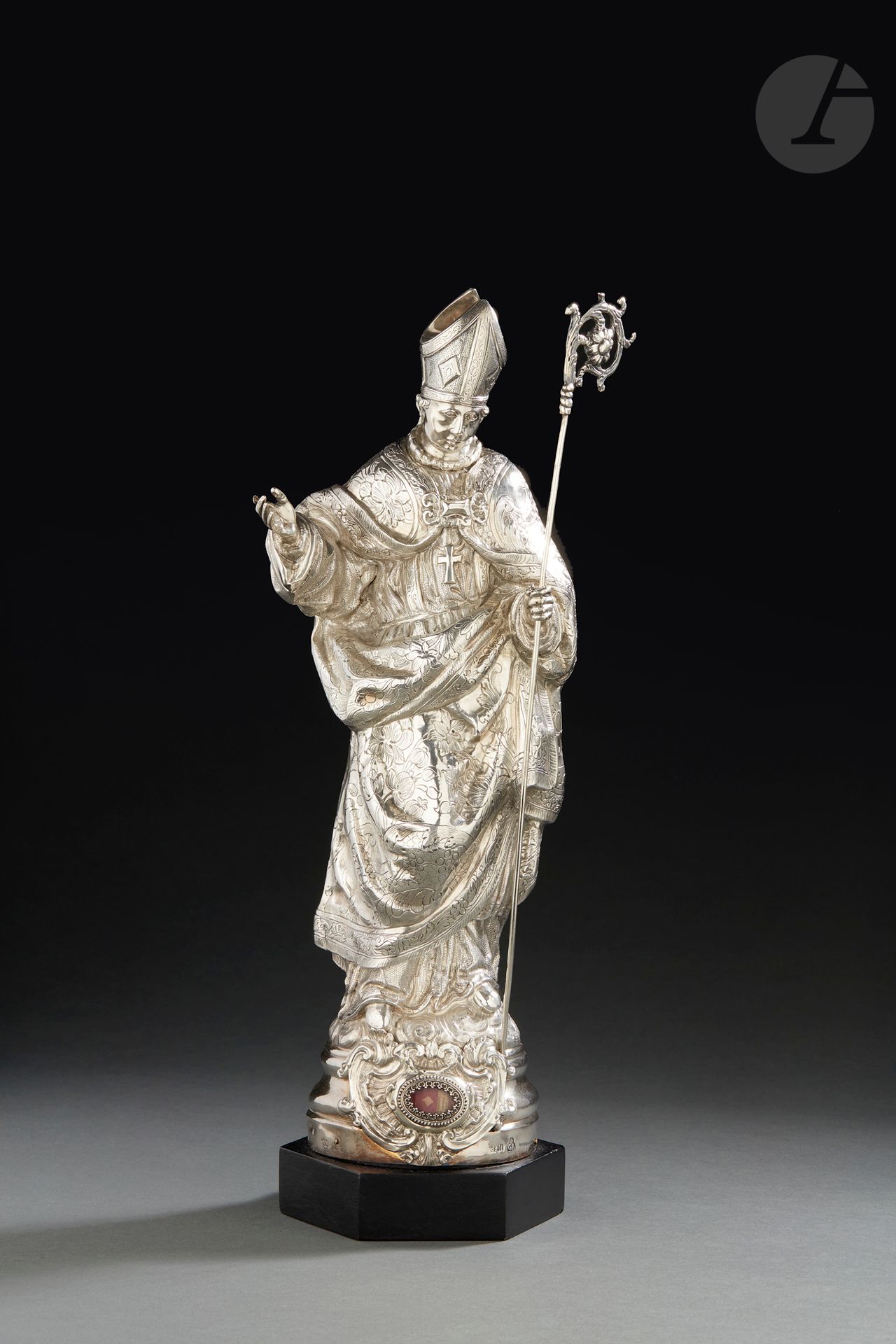 Null ORIGINE INDÉTERMINÉE XIXe SIÈCLE
Sculpture d’un évêque en ronde-bosse porta&hellip;