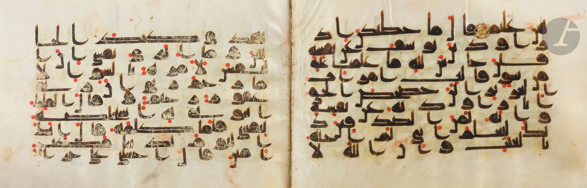 Null 六本装订的古兰经对开本，近东或北非，9-10世纪
小的长方形羊皮纸对开页，两面都是用深褐色墨水书写的九行库法阿拉伯语文字，变音符号用红色墨水书写，诗句&hellip;