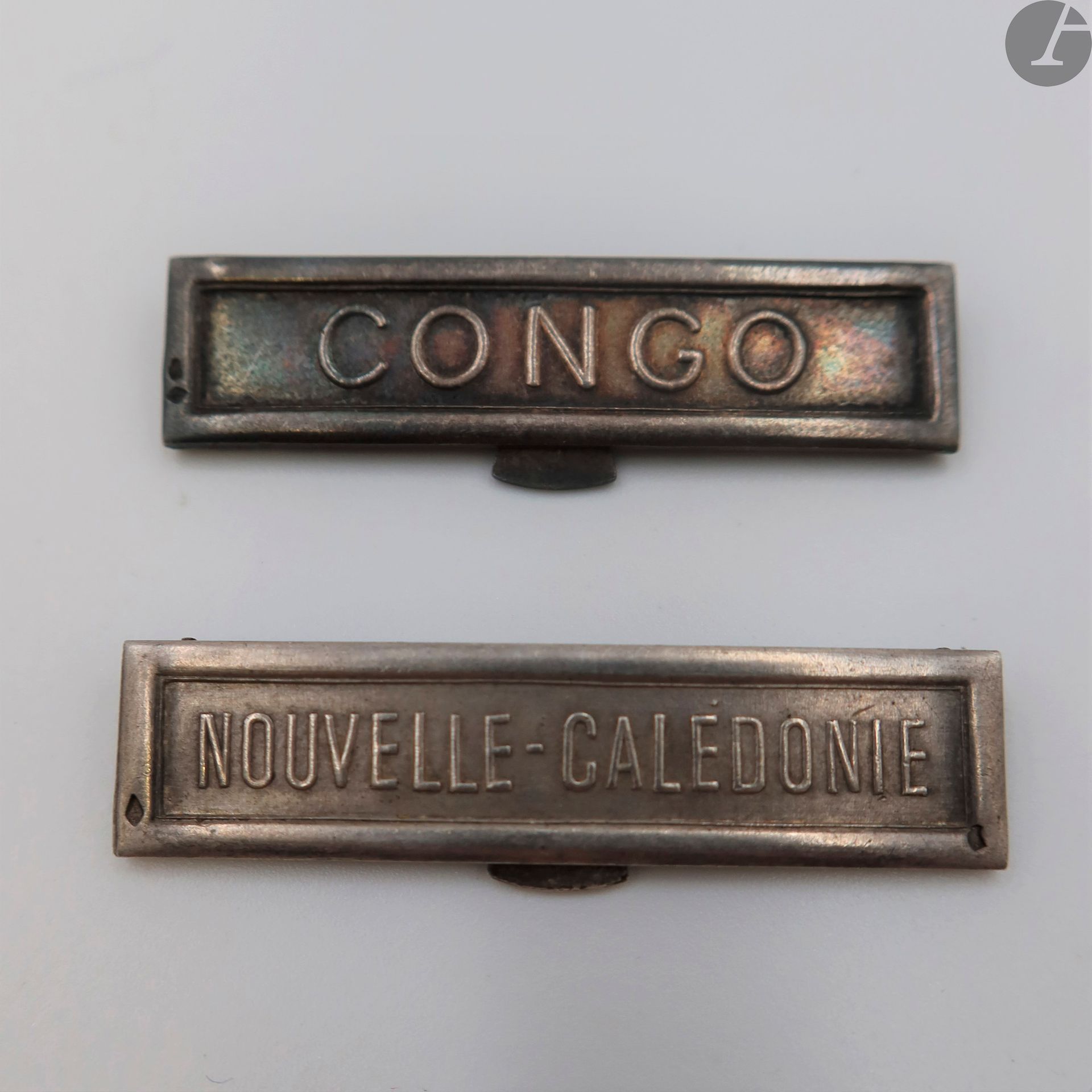 FRANCE MÉDAILLE COLONIALE Deux agrafes de médaille coloniale - agrafe à clapet «&hellip;
