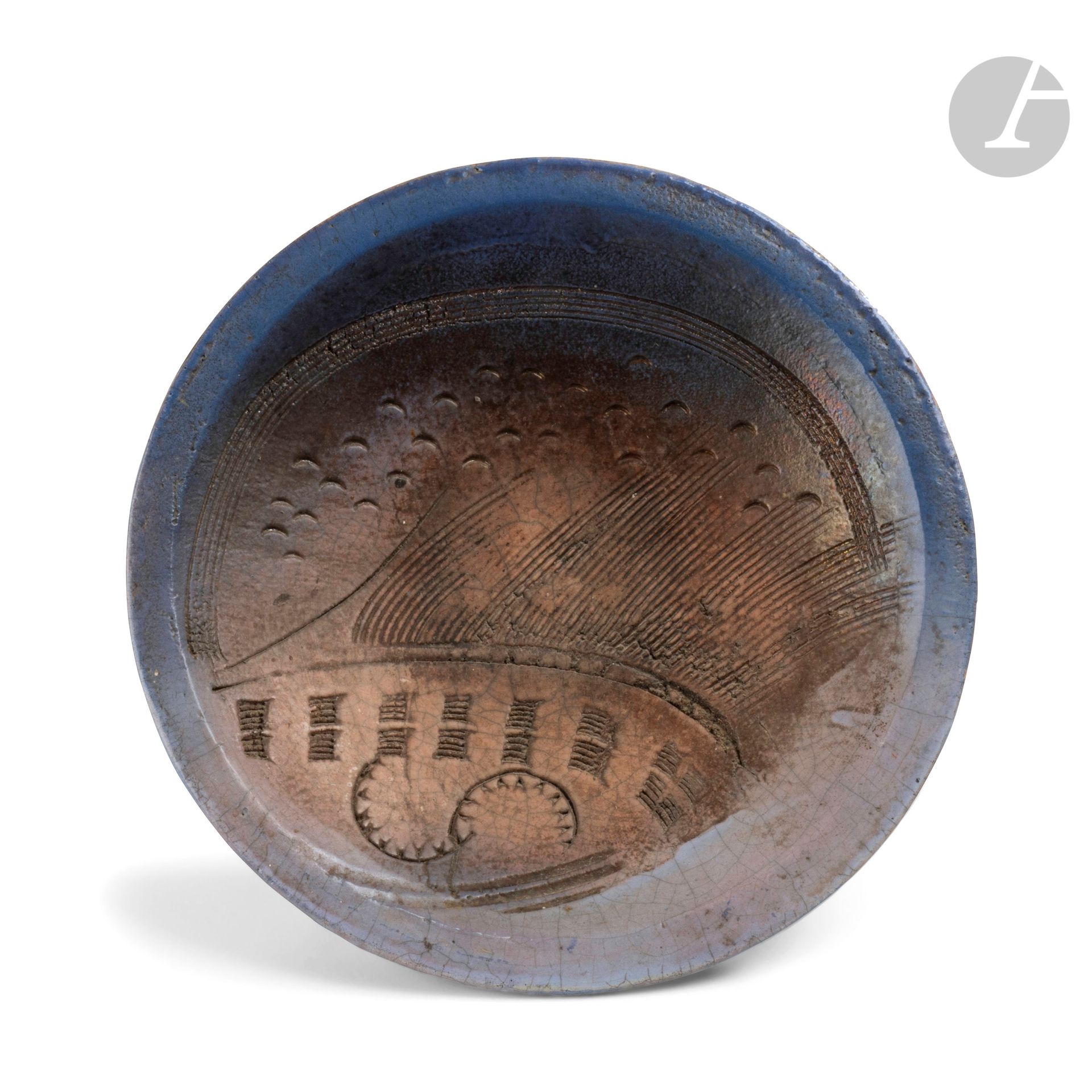 Null Alain ROUZAUD (法国, 二十世纪)
脚跟上的珐琅彩陶碗，内部有蓝色、粉色和棕色调的抽象装饰
。
底座下有Monogrammed。高8厘米&hellip;