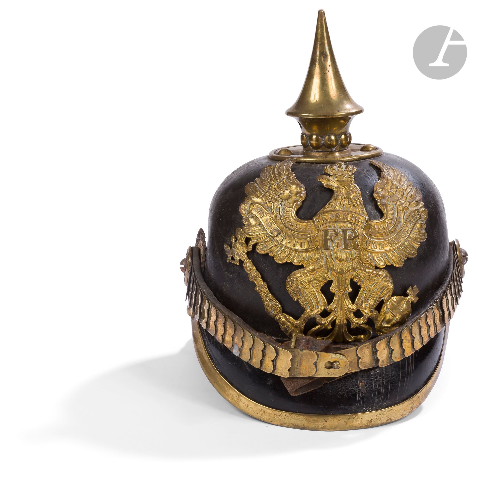 Null 1867年型号的普鲁士第130步兵团的尖头盔。
漆皮头盔。
珠子底座，"CLEMEN "印记的边缘，皮革衬里的镀铜鳞片下巴。
鎏金铜板（重新组装，扩大&hellip;