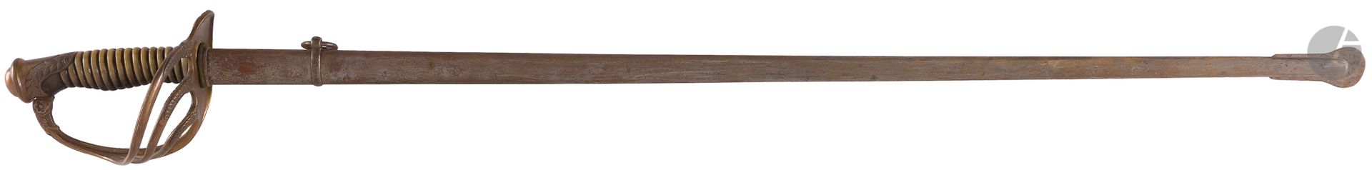 Null 1822-82型花式轻骑兵军官马刀，
牛角柄（缺少水印）
。
镀铜的黄铜支架，凿刻的四点防护。直刀，平背。铁板刀鞘，带子（氧化）。
A.B.E.