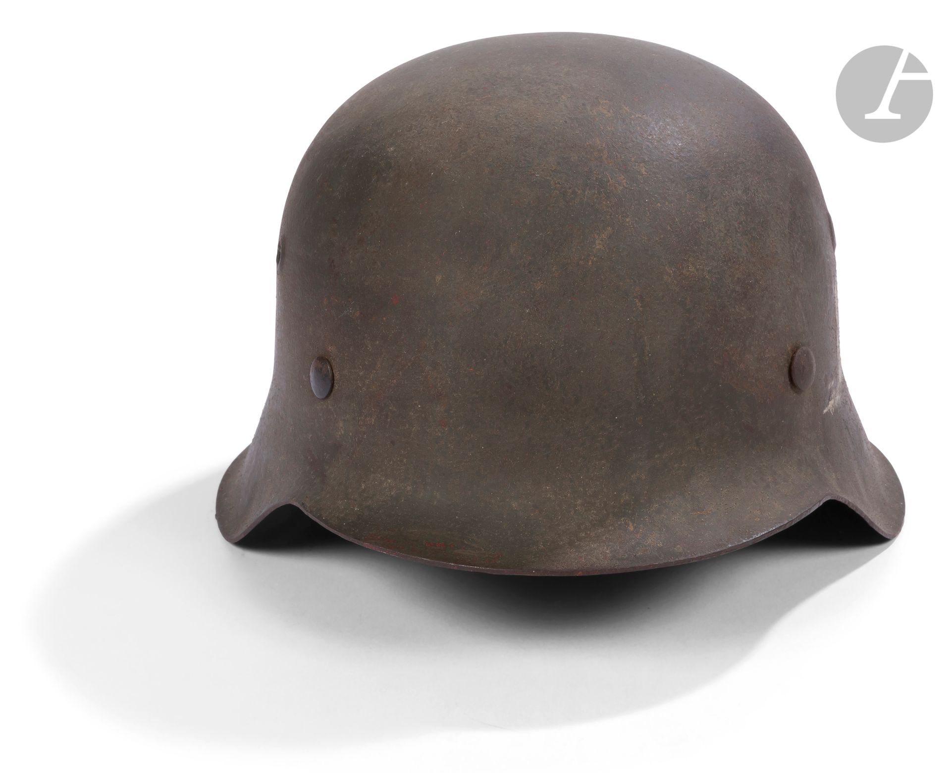 Null German helmet model 1942 of the army.
One badge. Granite finish. 
Leather c&hellip;