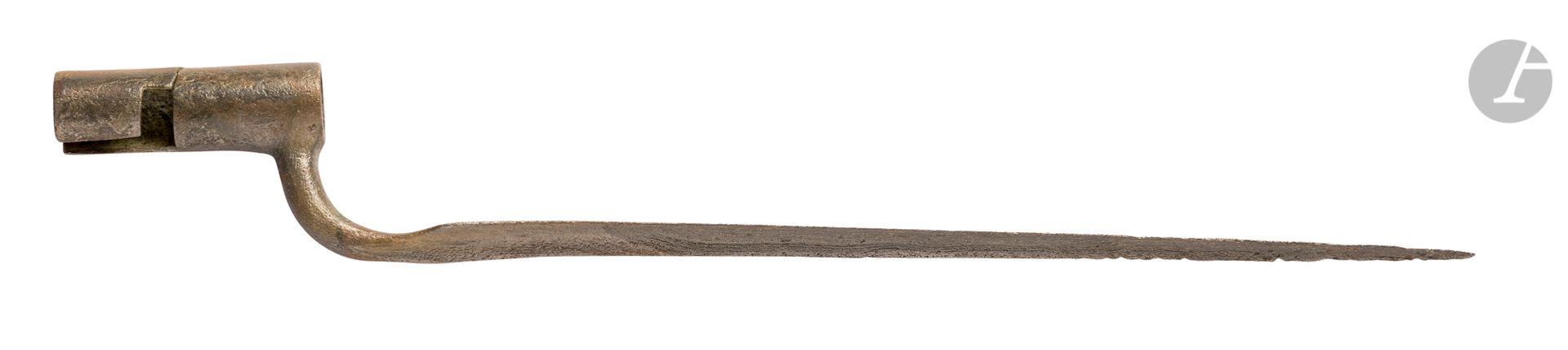 Null 法国
插座刺刀。
不带套圈的插座。三角形刀片。
总长度：45厘米在
状态（点蚀）。约1750年。