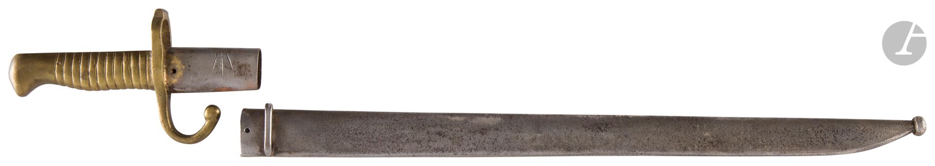 Null 法国
演示刺刀，无刀片，1866年型Chassepot。
黄铜手柄上印有 "CV"。铁质金属板护套。
总长度：49厘米
。

KIESLING参考：3&hellip;