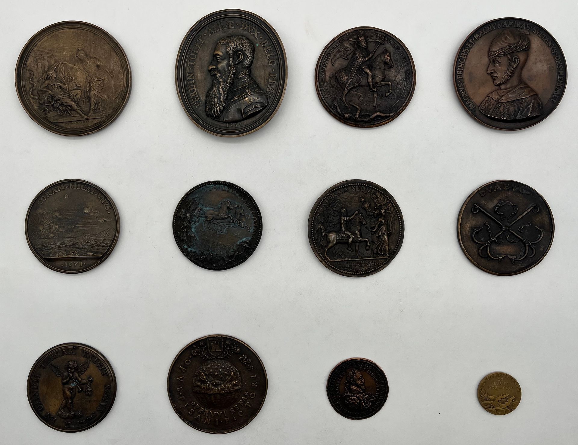 Null 12 historische Medaillen aus verschiedenen Metallen, unterschiedliche Modul&hellip;