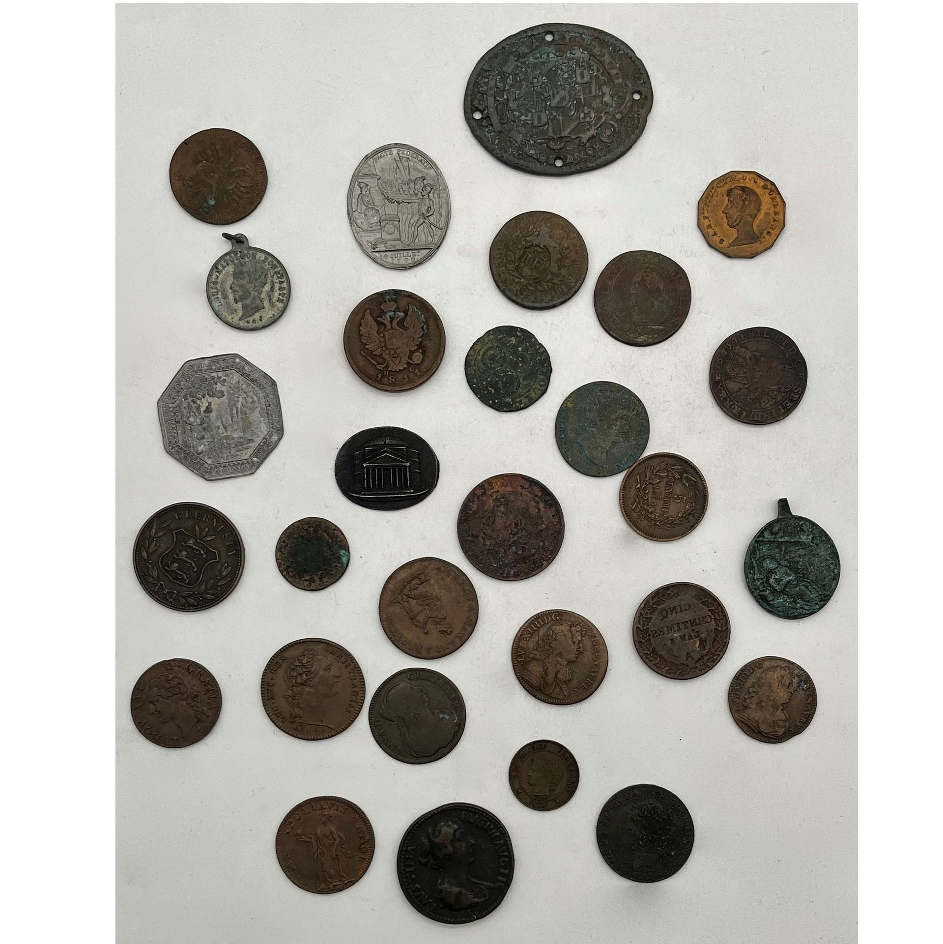 Null Lot of coins and tokens in bronze and various metals, mainly from the 18th &hellip;