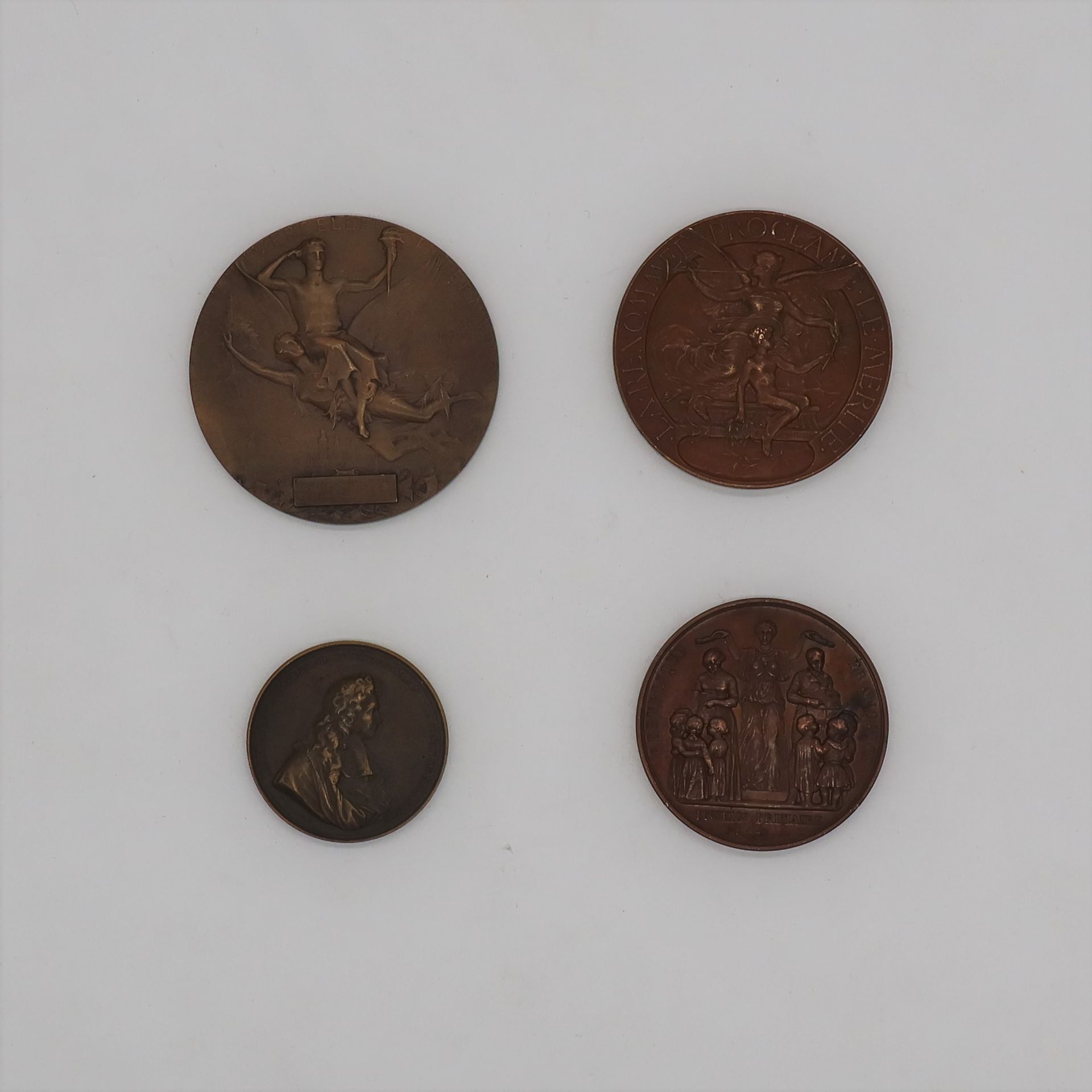 Null Historical and artistic bronze medals.
XXth century 
D : 4 to 6 cm