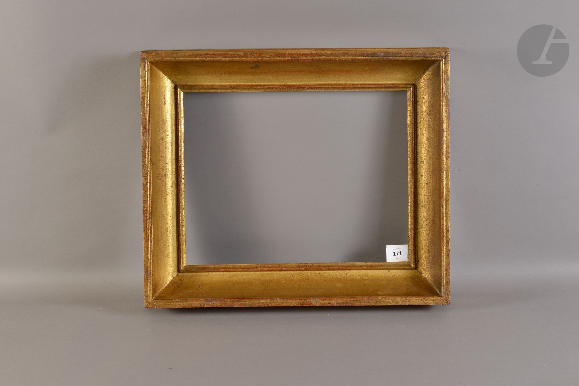 Null 美丽的模制和镀金的木喉。十八世纪末（原拜尔勒侯爵的收藏）。32 x 41 cm - 外形：8,2 cm (6F)