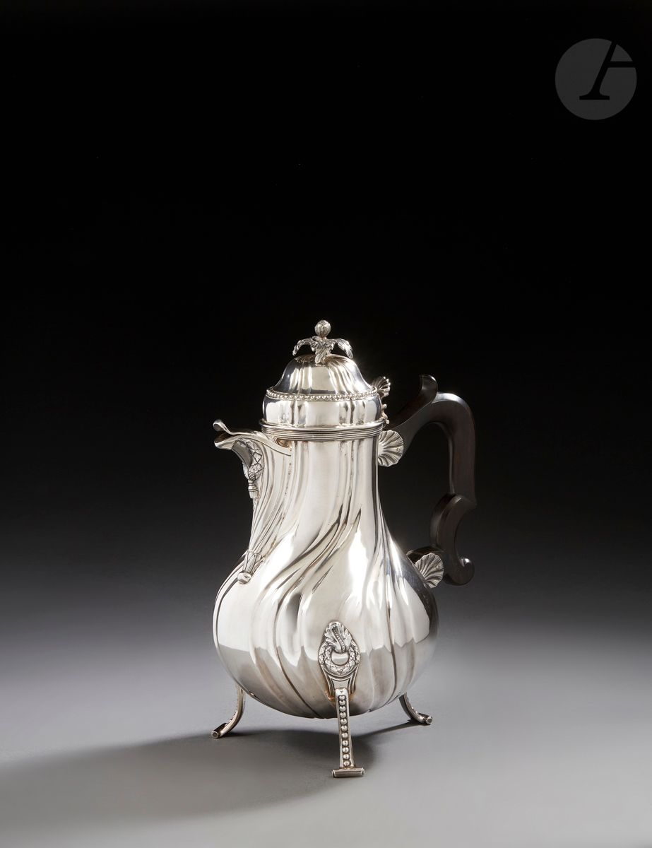 Null LILLE 1784
Silver tripod coffee pot, the feet with scrolls and fall of pear&hellip;