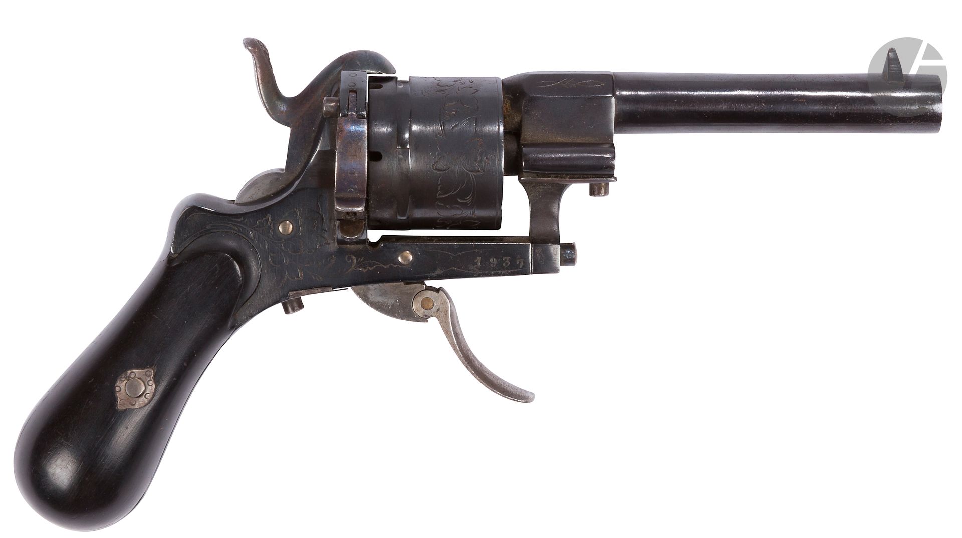 Null Lefaucheux系统的品火左轮手枪，6发，口径7毫米
圆桶。
雕刻的圆柱体。折叠触发器。
黑檀木股票板。蓝化处理。
B.E. 大约1870-188&hellip;