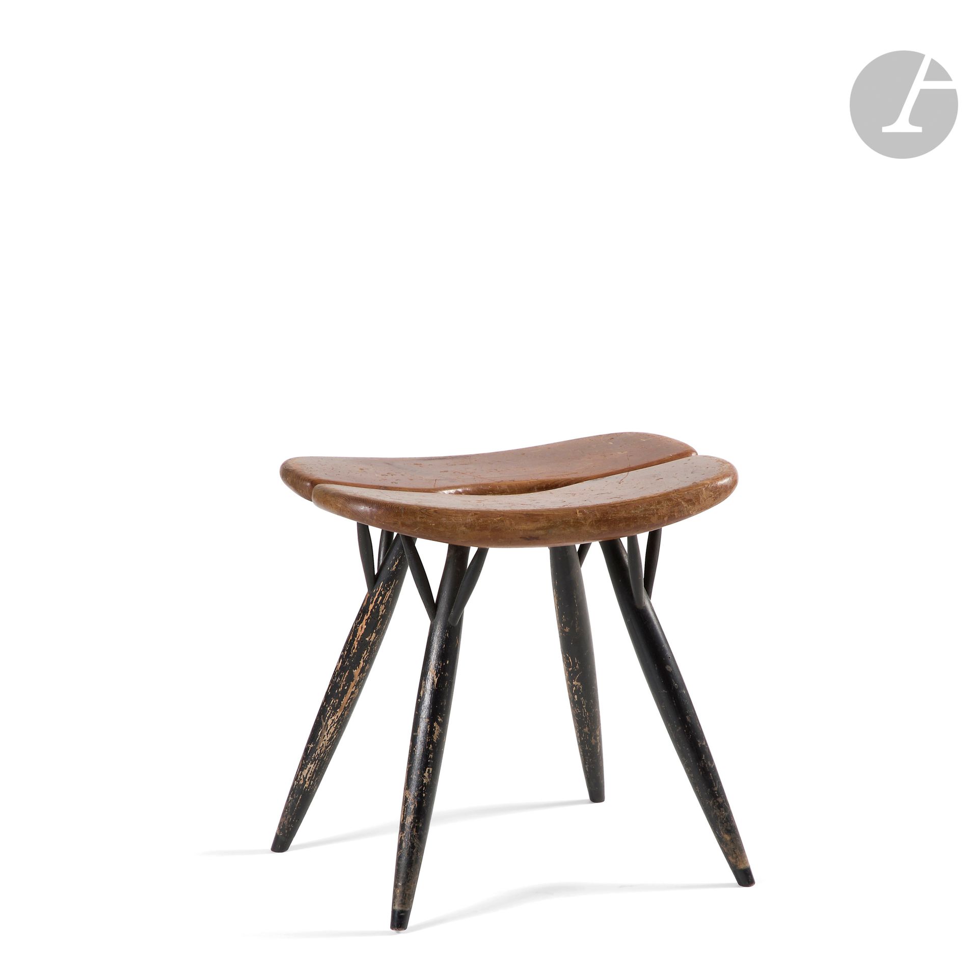 Null ilmari tapiovaara (1914-1999) 设计师& laukaan pu出版商
皮尔卡
四条腿的凳子。松木，部分棕色清漆，部分黑色漆&hellip;